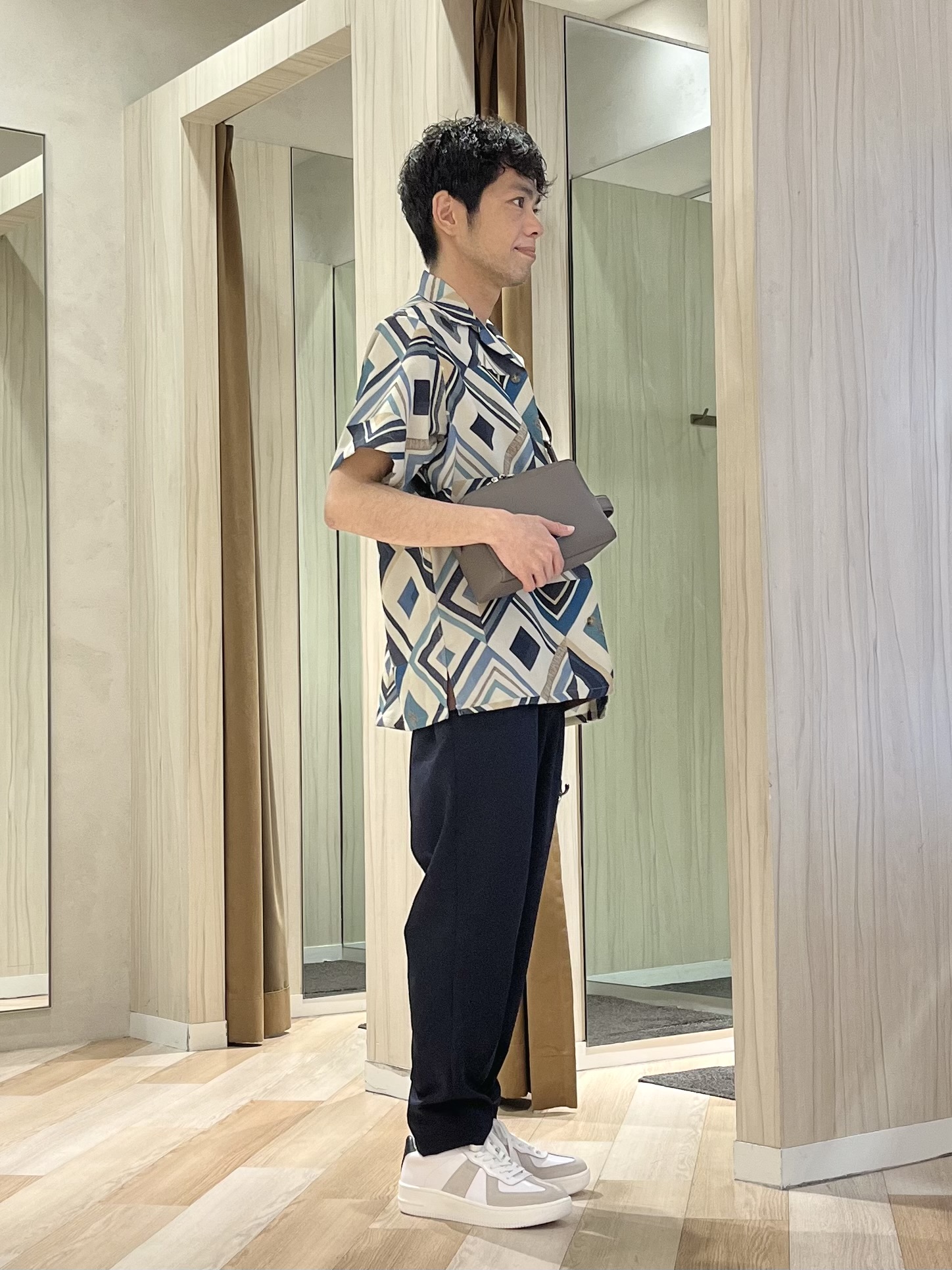 URAさんの「TAKEO KIKUCHI｜【吸汗速乾】タイル柄プリント 半袖シャツ」を使ったコーディネート