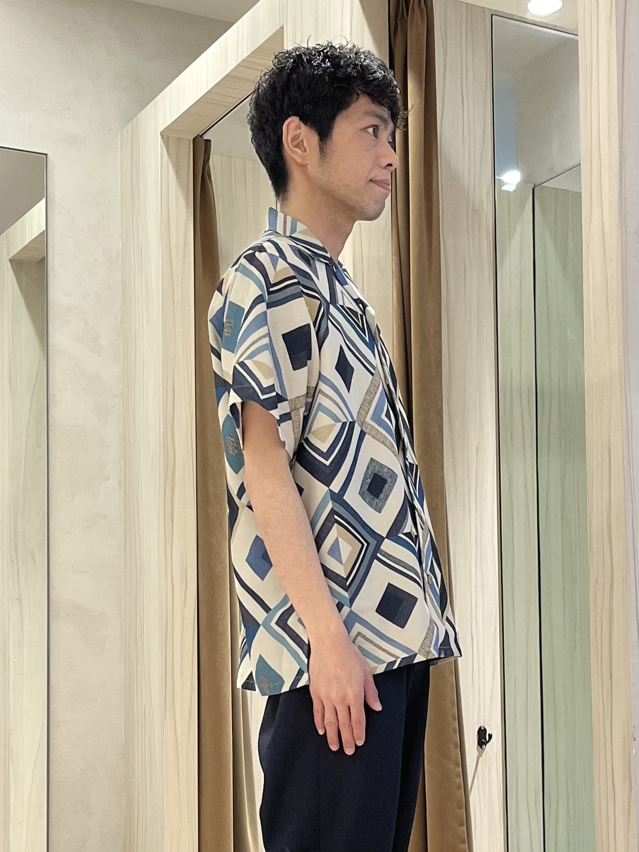 URAさんの「TAKEO KIKUCHI｜【吸汗速乾】タイル柄プリント 半袖シャツ」を使ったコーディネート
