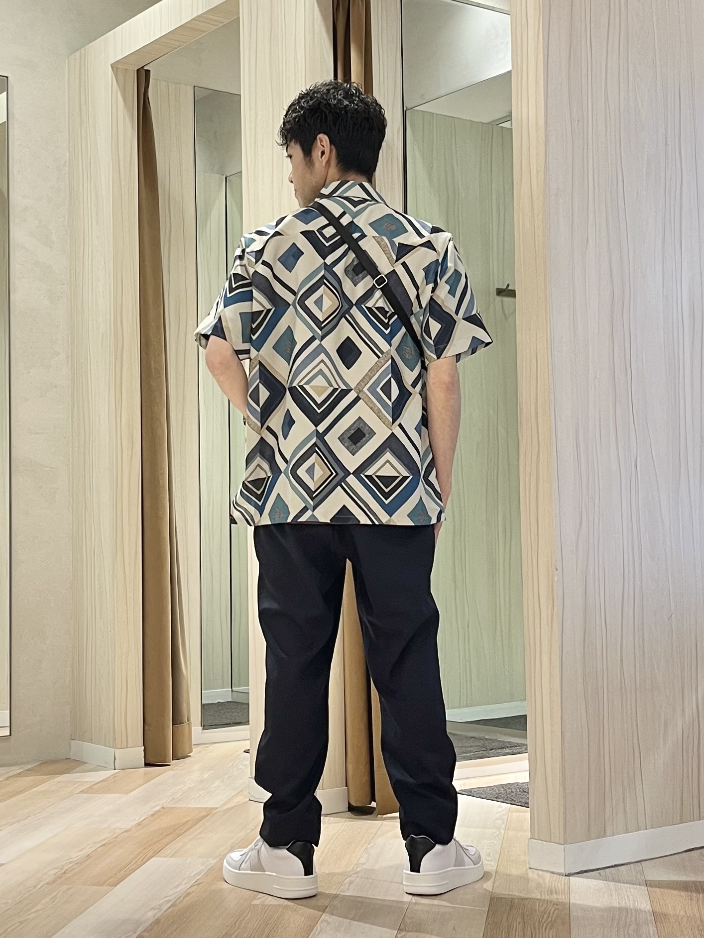 URAさんの「TAKEO KIKUCHI｜【吸汗速乾】タイル柄プリント 半袖シャツ」を使ったコーディネート