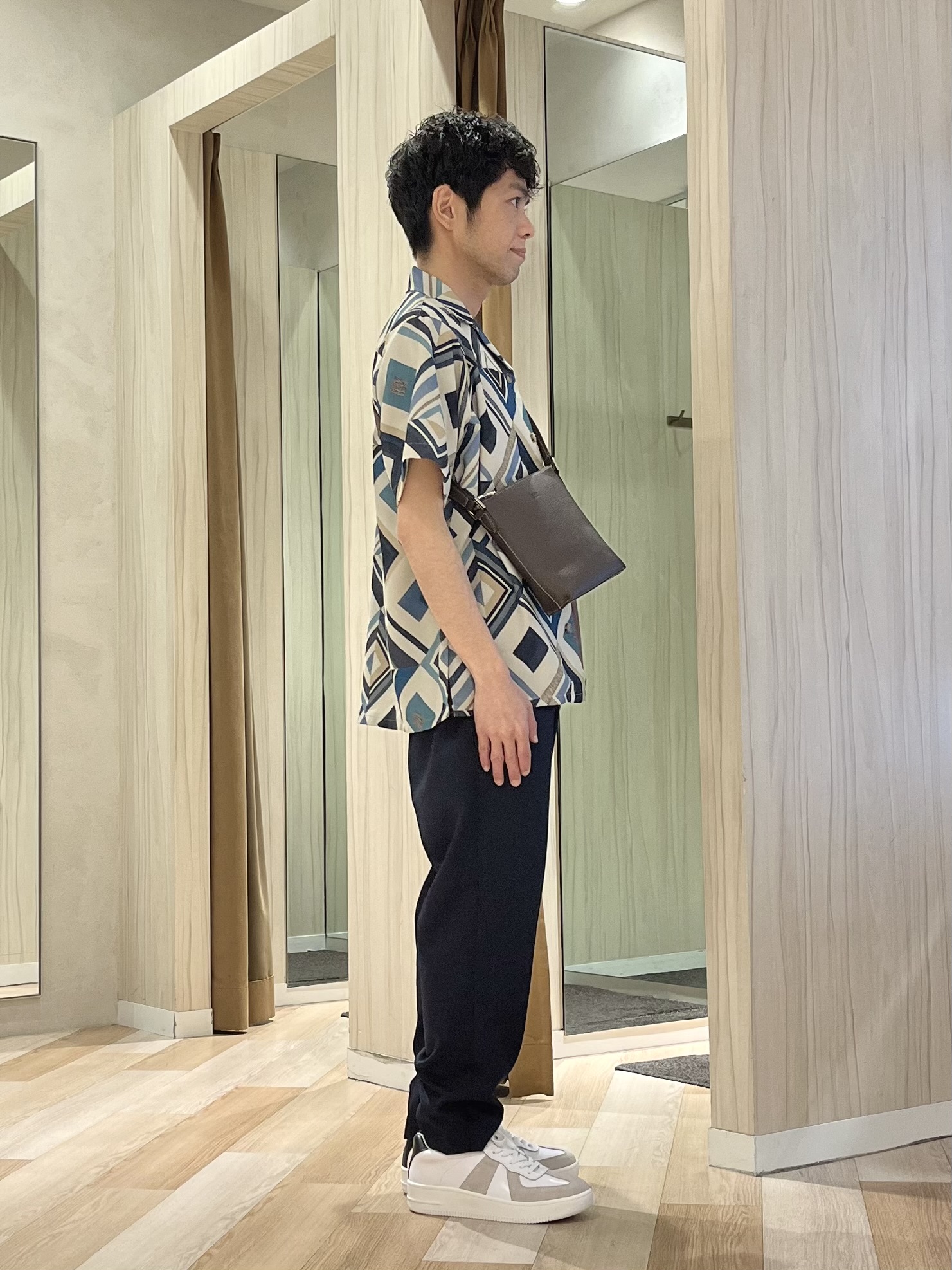 URAさんの「TAKEO KIKUCHI｜【吸汗速乾】タイル柄プリント 半袖シャツ」を使ったコーディネート