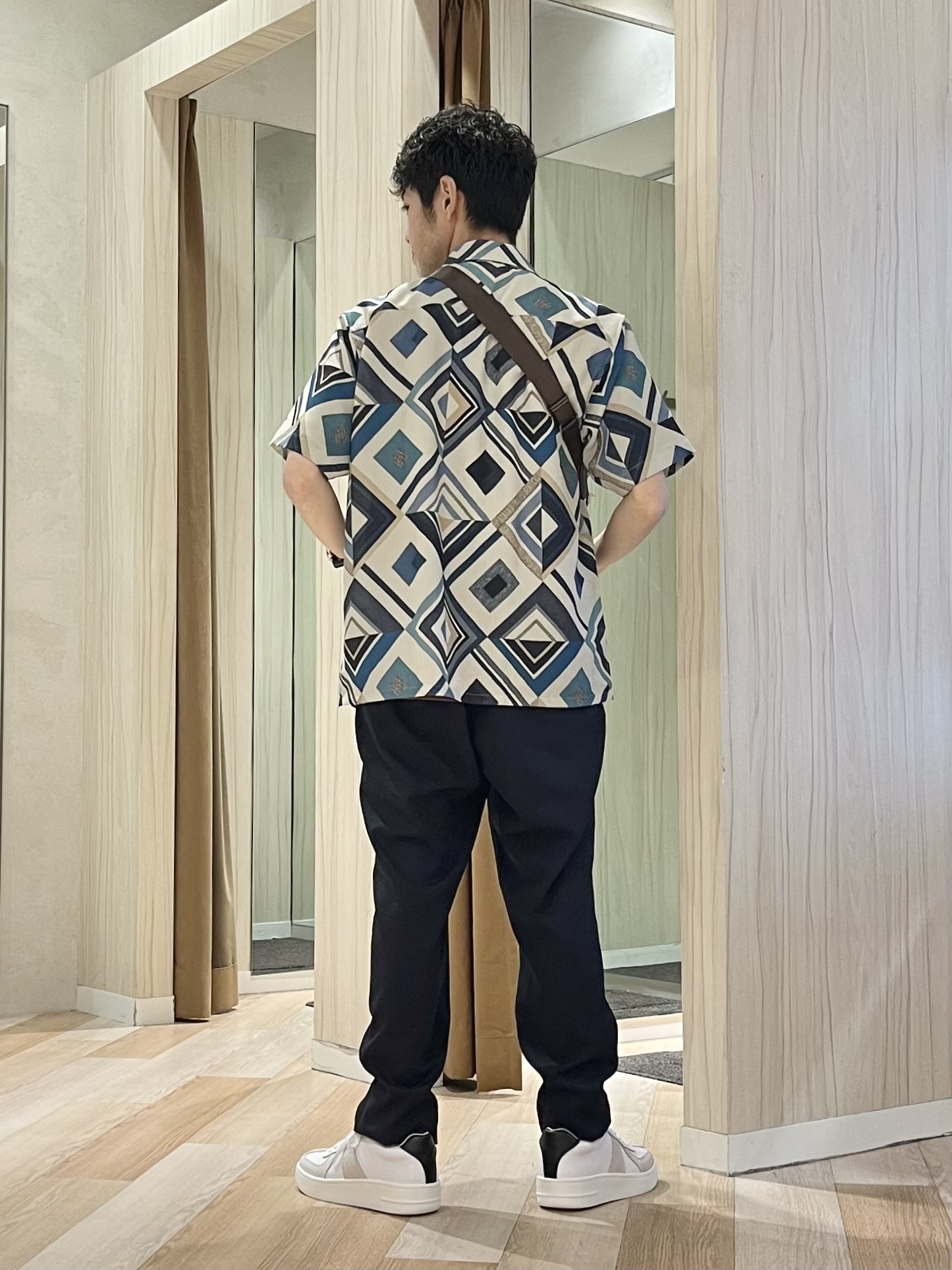 URAさんの「TAKEO KIKUCHI｜【吸汗速乾】タイル柄プリント 半袖シャツ」を使ったコーディネート