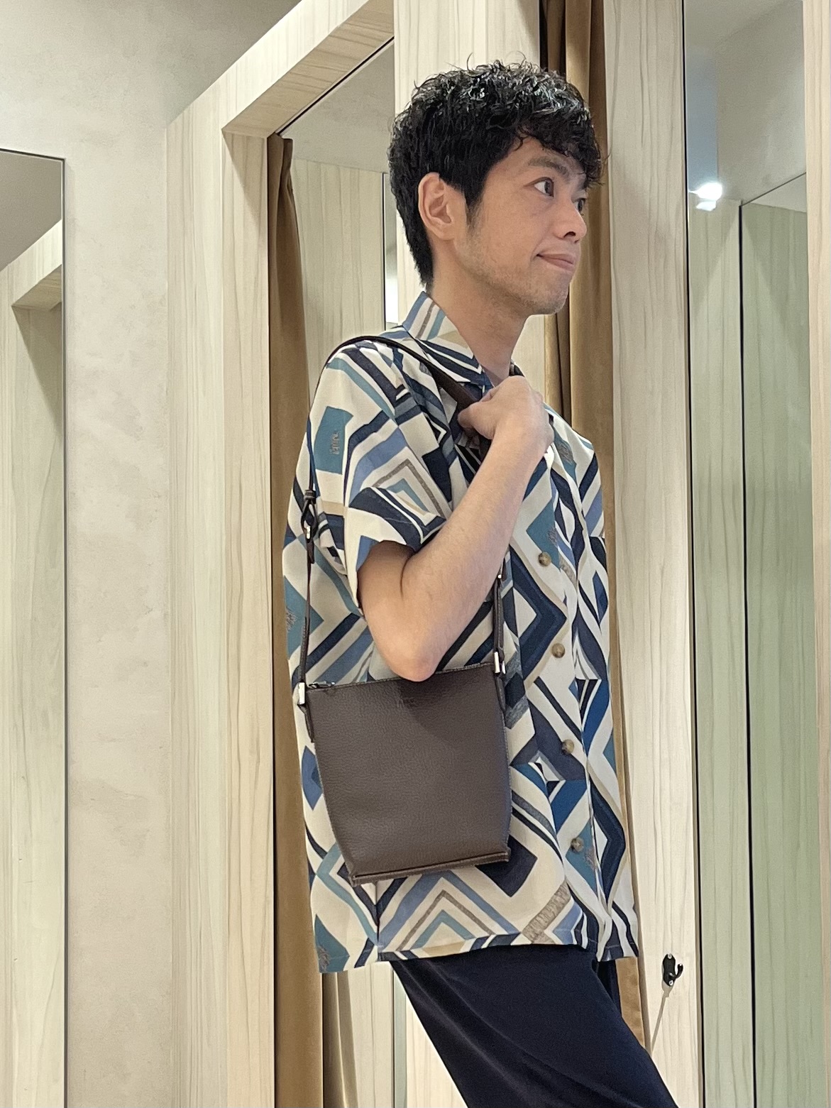 URAさんの「TAKEO KIKUCHI｜【吸汗速乾】タイル柄プリント 半袖シャツ」を使ったコーディネート