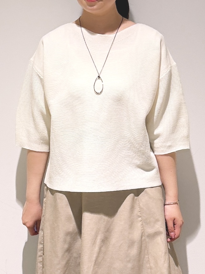 みーさんの「grove｜【貴島明日香さん着用／洗濯機OK】レイヤードにもおすすめ、軽やかクロップドニット」を使ったコーディネート