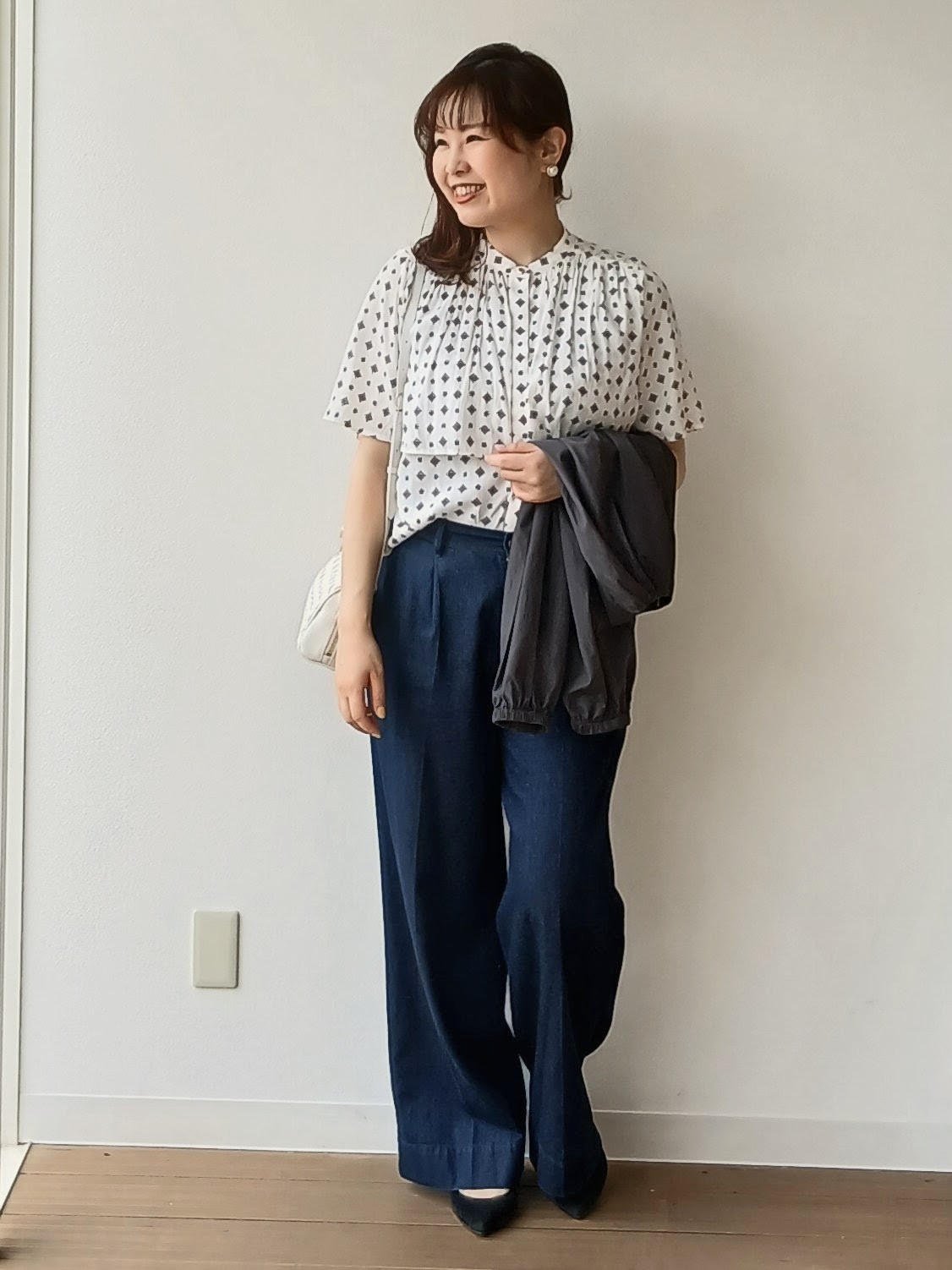 なみきさんの「UNTITLED｜【洗える/きれいめ柄】コモンプリントブラウス」を使ったコーディネート
