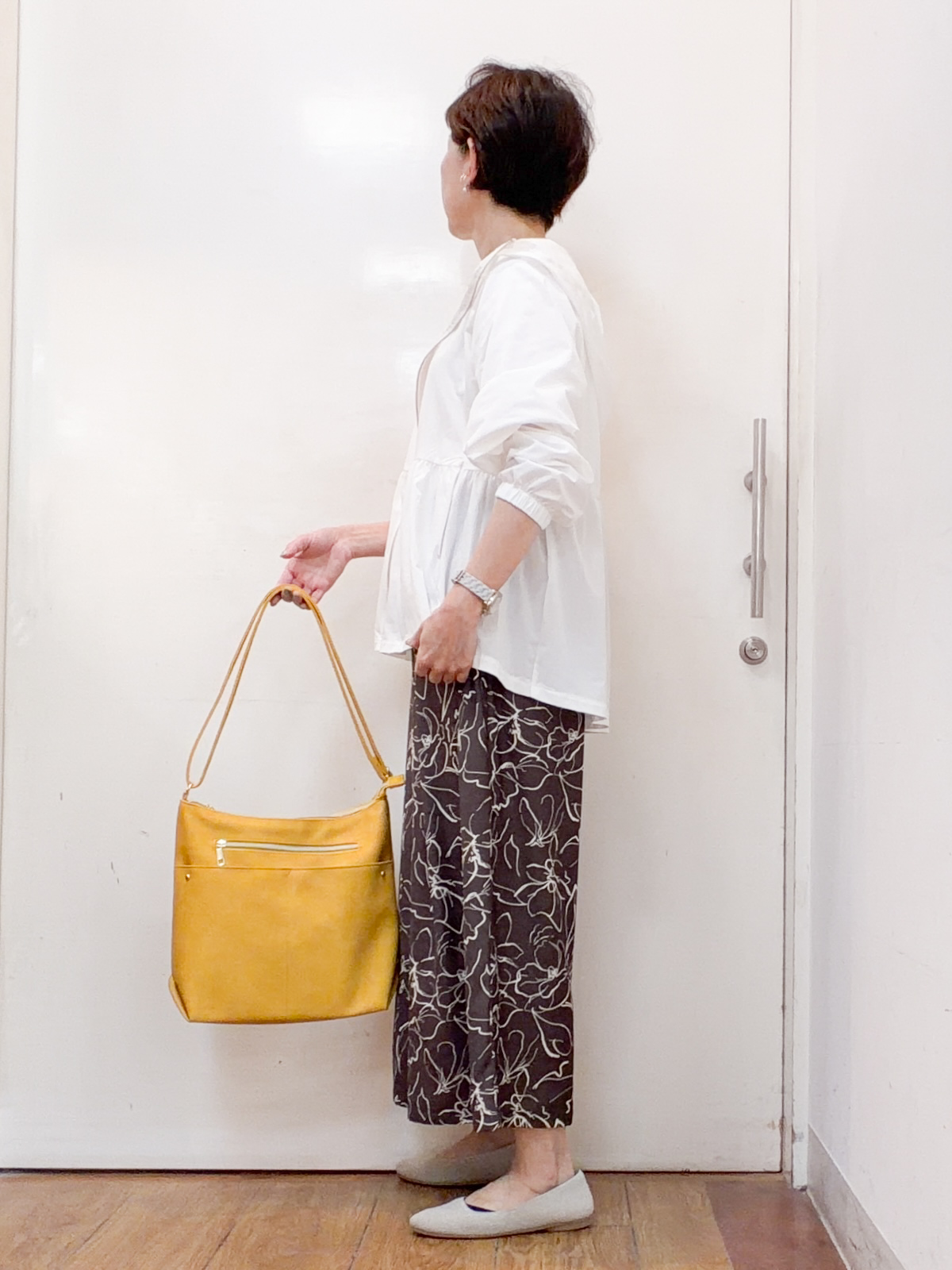 みぃさんの「SHOO･LA･RUE｜【ひんやり/S-LL/体型カバー】ペプラムフリルとゴールドパーツが女性らしい UVパーカ」を使ったコーディネート