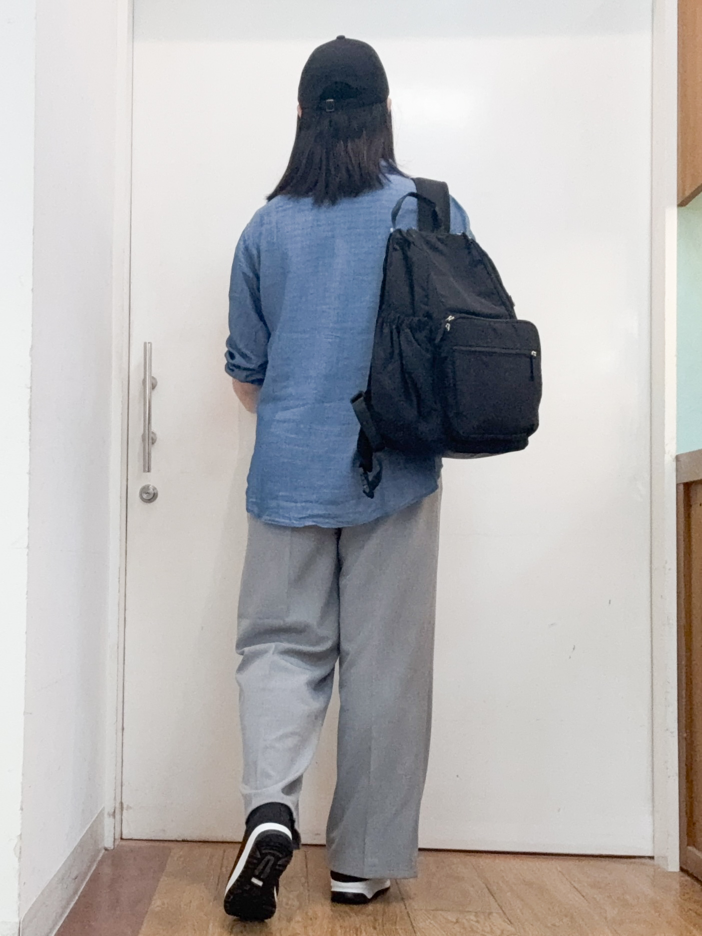 Karinさんの「SHOO･LA･RUE｜【綿100%/UV/S-LL/体型カバー】優しく透ける 柔らかシアーデニムシャツ」を使ったコーディネート
