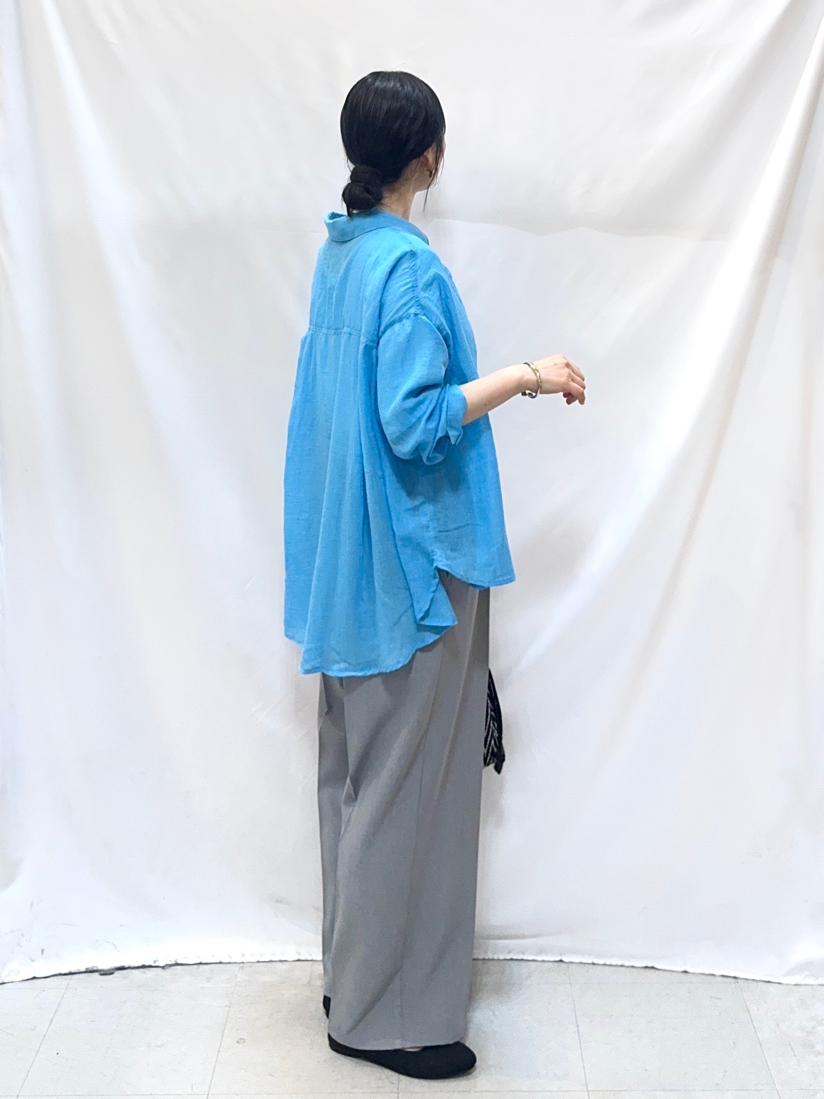 𝐇𝐢𝐫𝐨𝐦𝐢さんの「SHOO･LA･RUE｜【体型カバー】ふんわり質感 やわらかこなれシアーシャツ」を使ったコーディネート