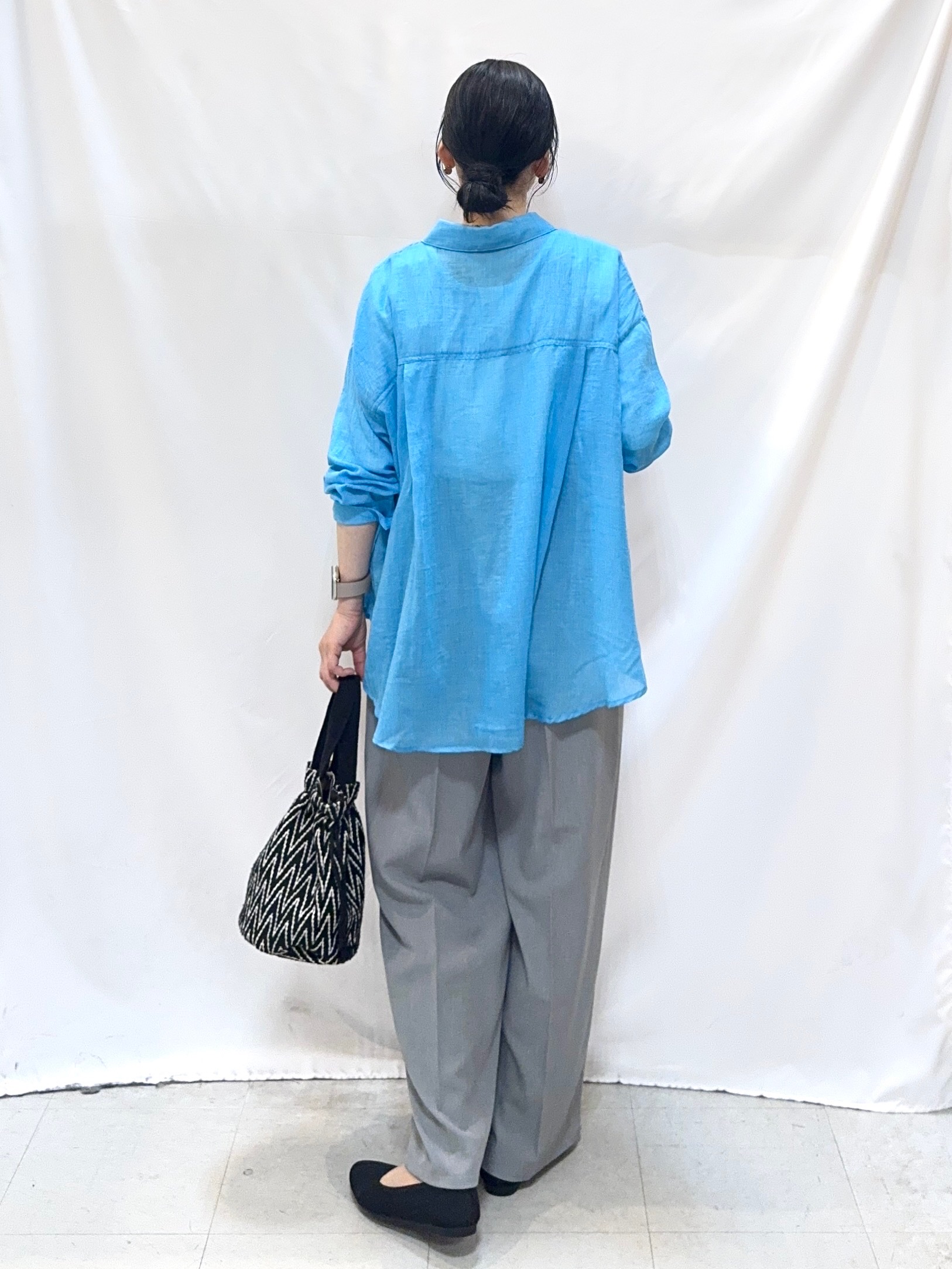 𝐇𝐢𝐫𝐨𝐦𝐢さんの「SHOO･LA･RUE｜【体型カバー】ふんわり質感 やわらかこなれシアーシャツ」を使ったコーディネート