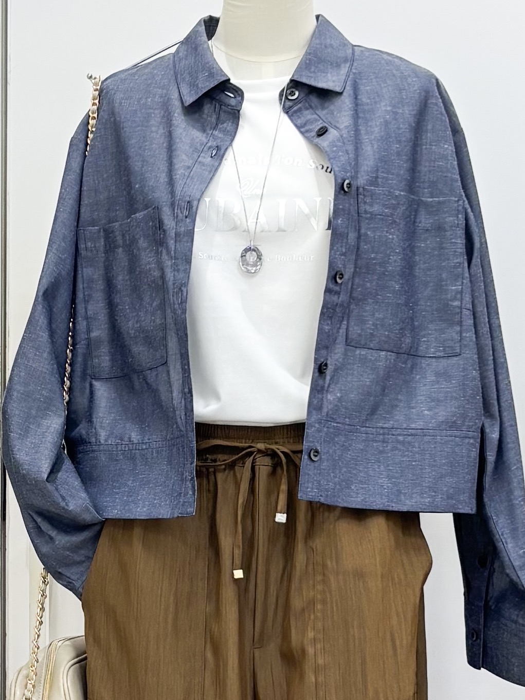 yukariさんの「grove｜【貴島明日香さん着用／イージーケア／接触冷感】麻混クロップドシャツ」を使ったコーディネート