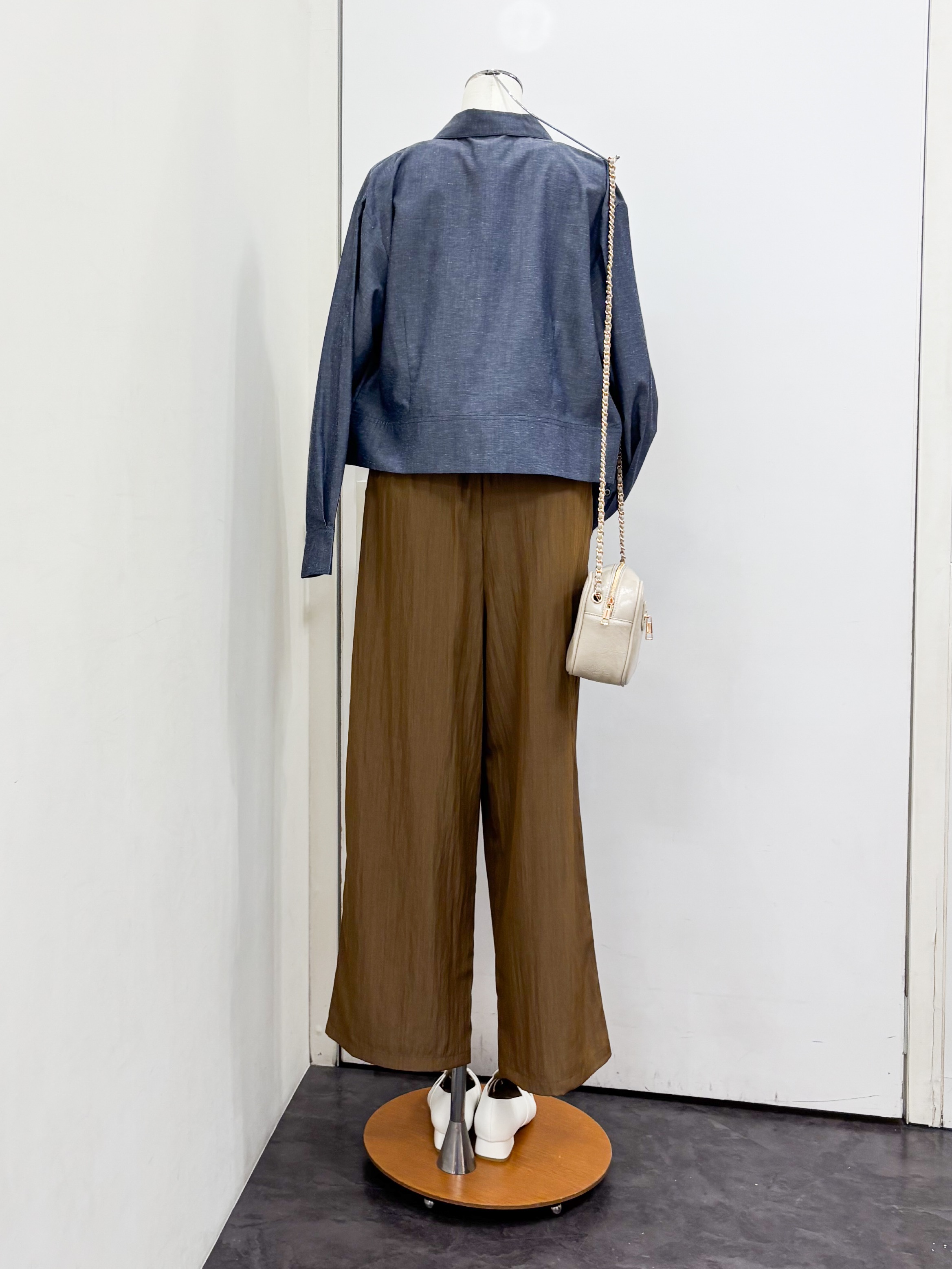 yukariさんの「grove｜【貴島明日香さん着用／イージーケア／接触冷感】麻混クロップドシャツ」を使ったコーディネート