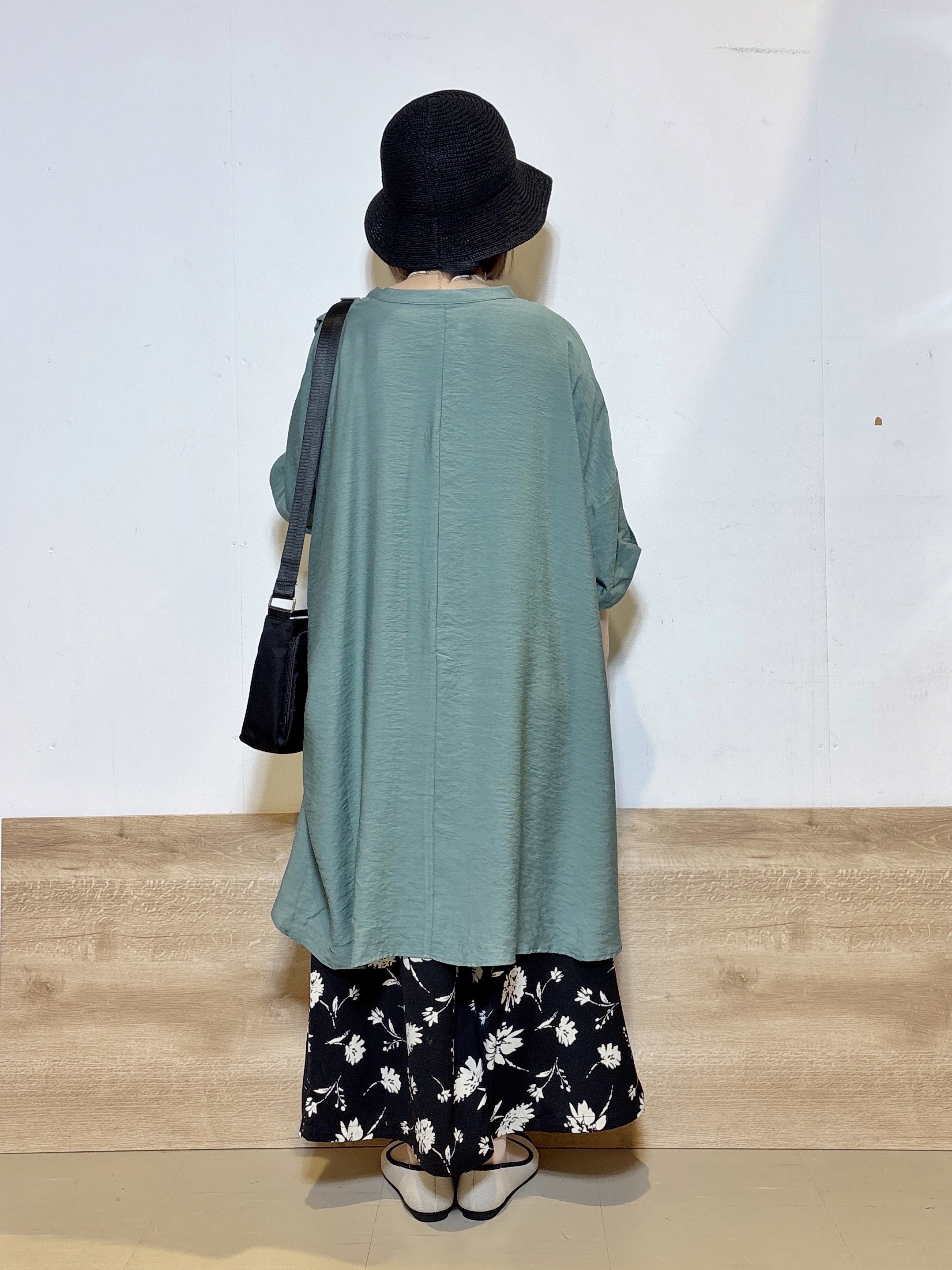 るねさんの「SHOO･LA･RUE｜【ひんやり/S-LL/洗濯機可】体型カバー叶える 大人のゆるドルマンチュニック」を使ったコーディネート