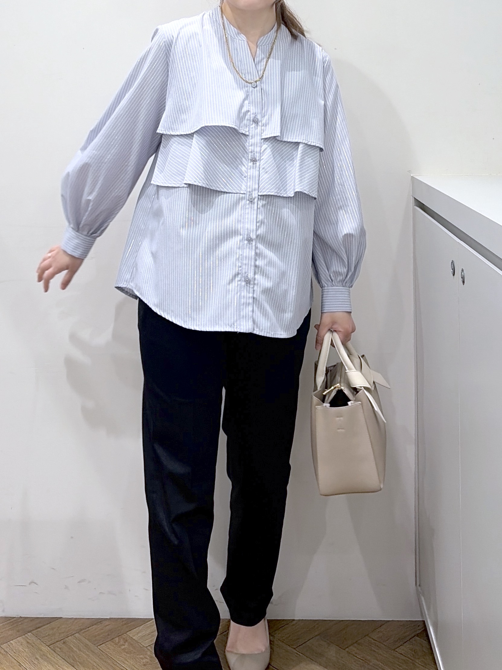 Junさんの「index｜フリルキーネックシャツ【洗濯機OK／イージーアイロン／防シワ】《XS～LL／7col》」を使ったコーディネート