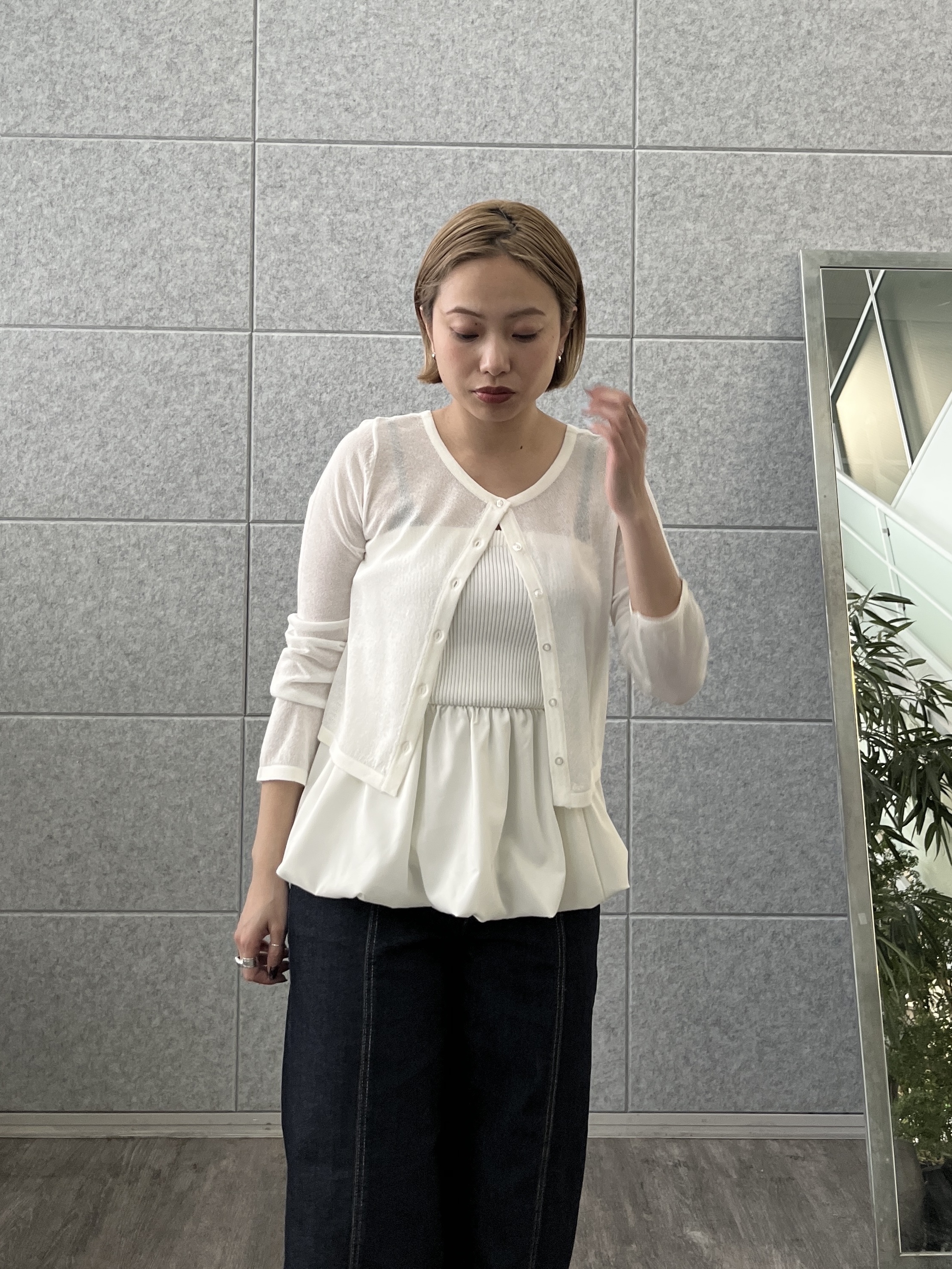 Harukaさんの「INDIVI｜ハイウエストカットオフデニム」を使ったコーディネート