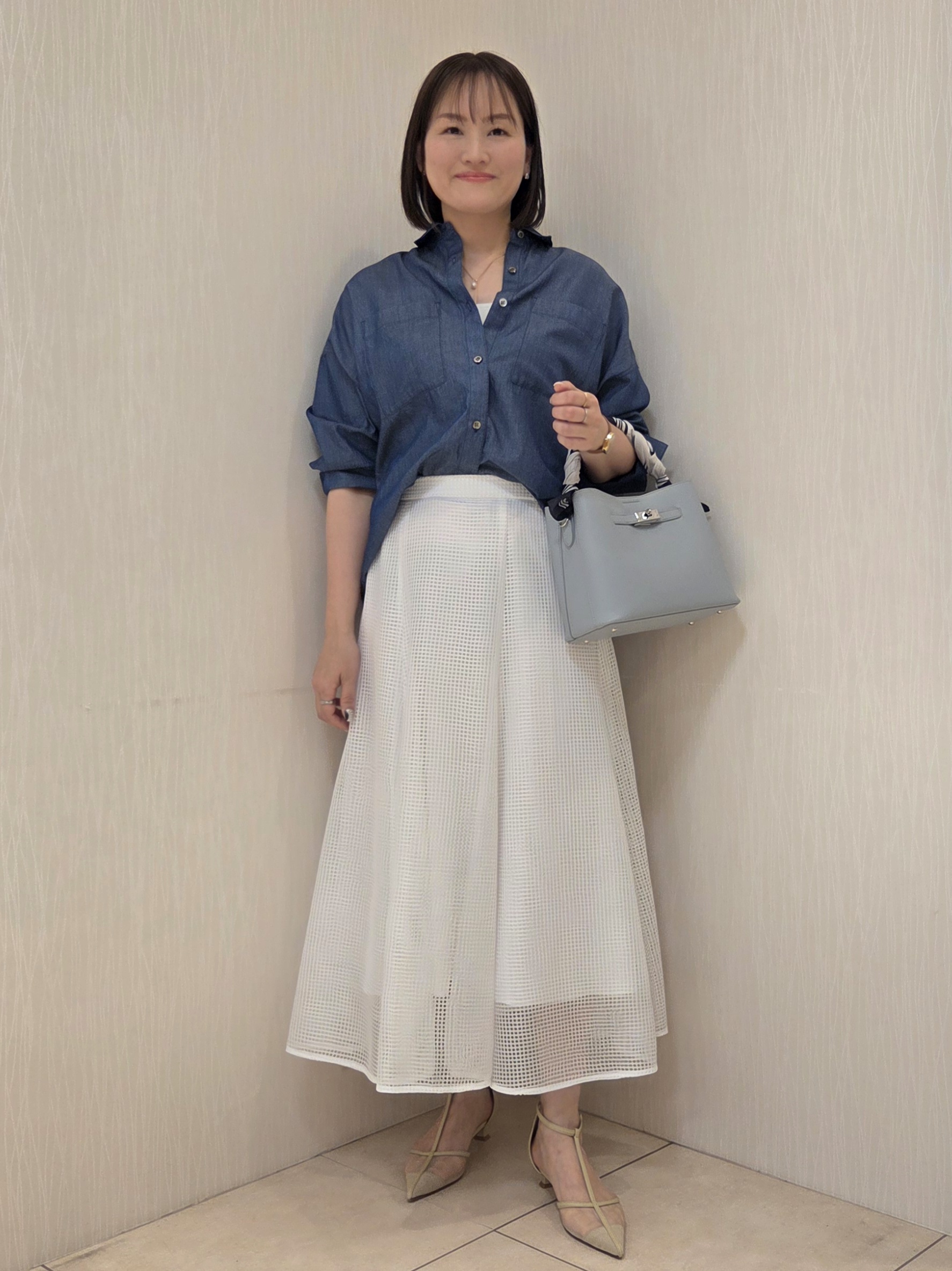 naokoさんの「UNTITLED｜【コットン100%/洗える】エアリーデニムシャツ」を使ったコーディネート