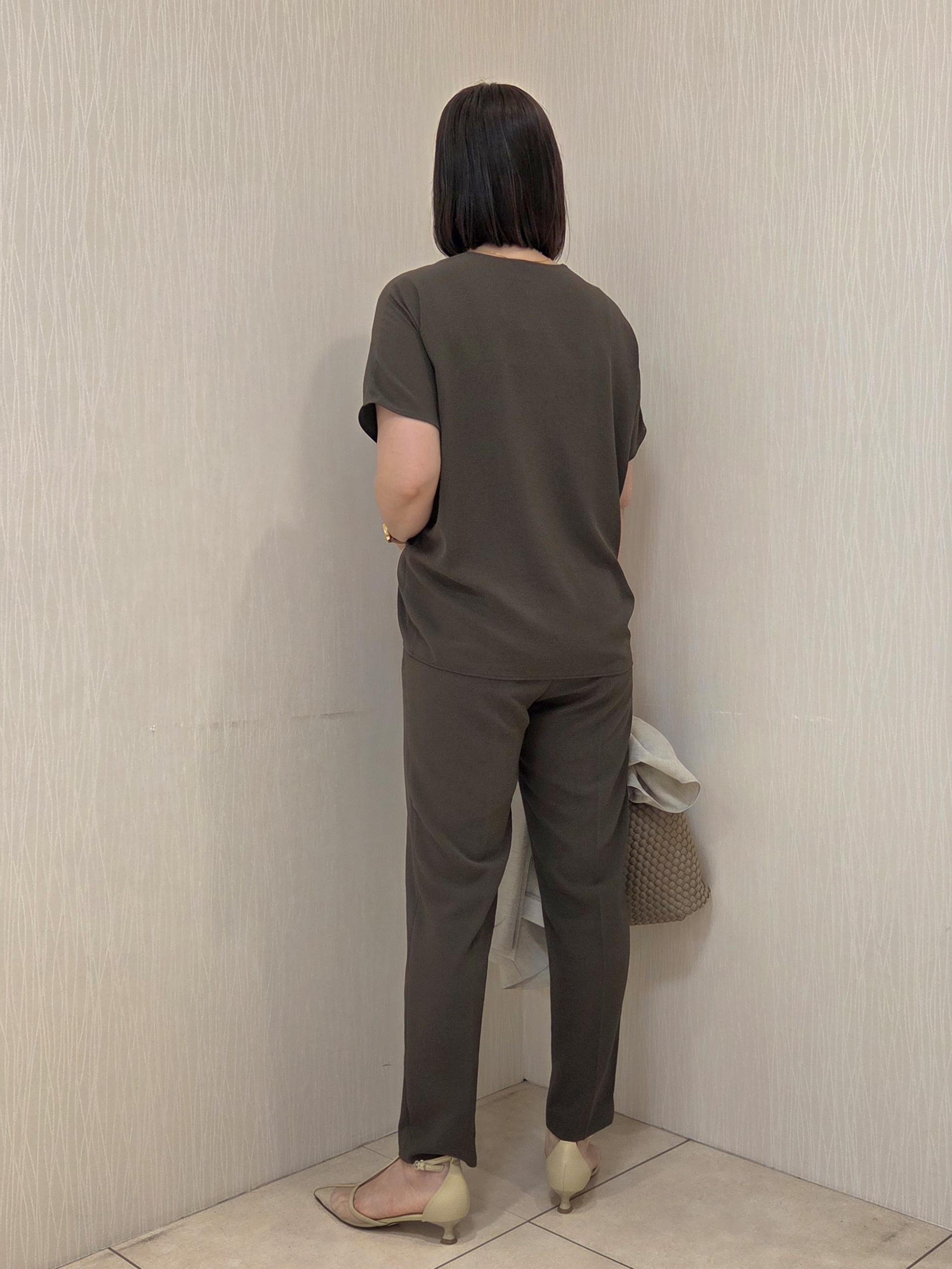 naokoさんの「UNTITLED｜【UV/接触冷感/セットアップ可】リラクシーキーVネックブラウス」を使ったコーディネート