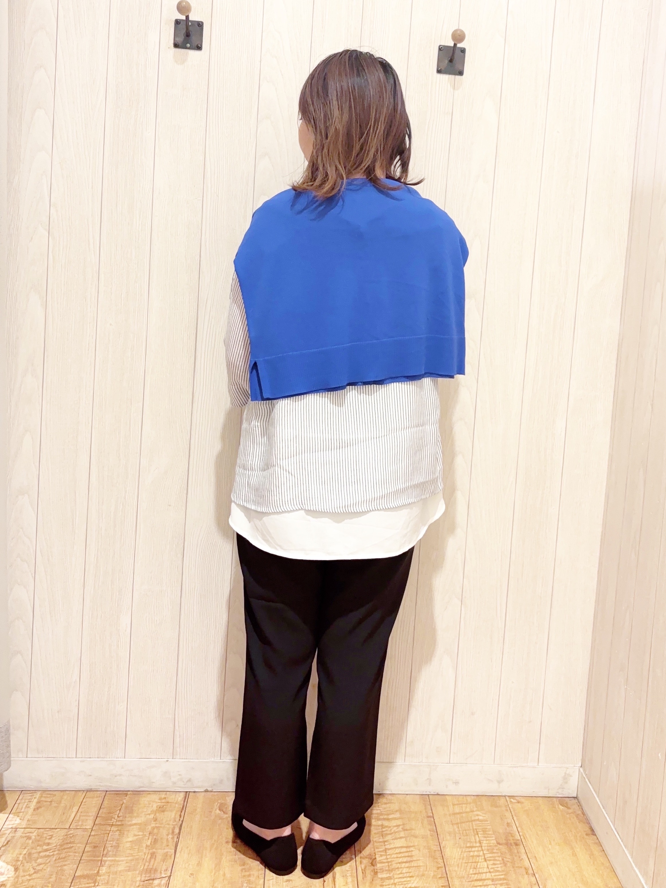 あいこさんの「SHOO･LA･RUE｜【洗濯機可/ひんやり/UV】さらっとしたタッチが心地よい ショート丈 Vネックカーディガン」を使ったコーディネート