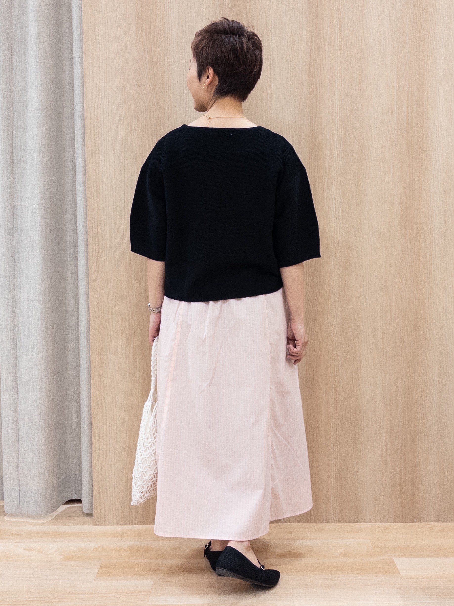 シュウコさんの「grove｜【貴島明日香さん着用／洗濯機OK】レイヤードにもおすすめ、軽やかクロップドニット」を使ったコーディネート