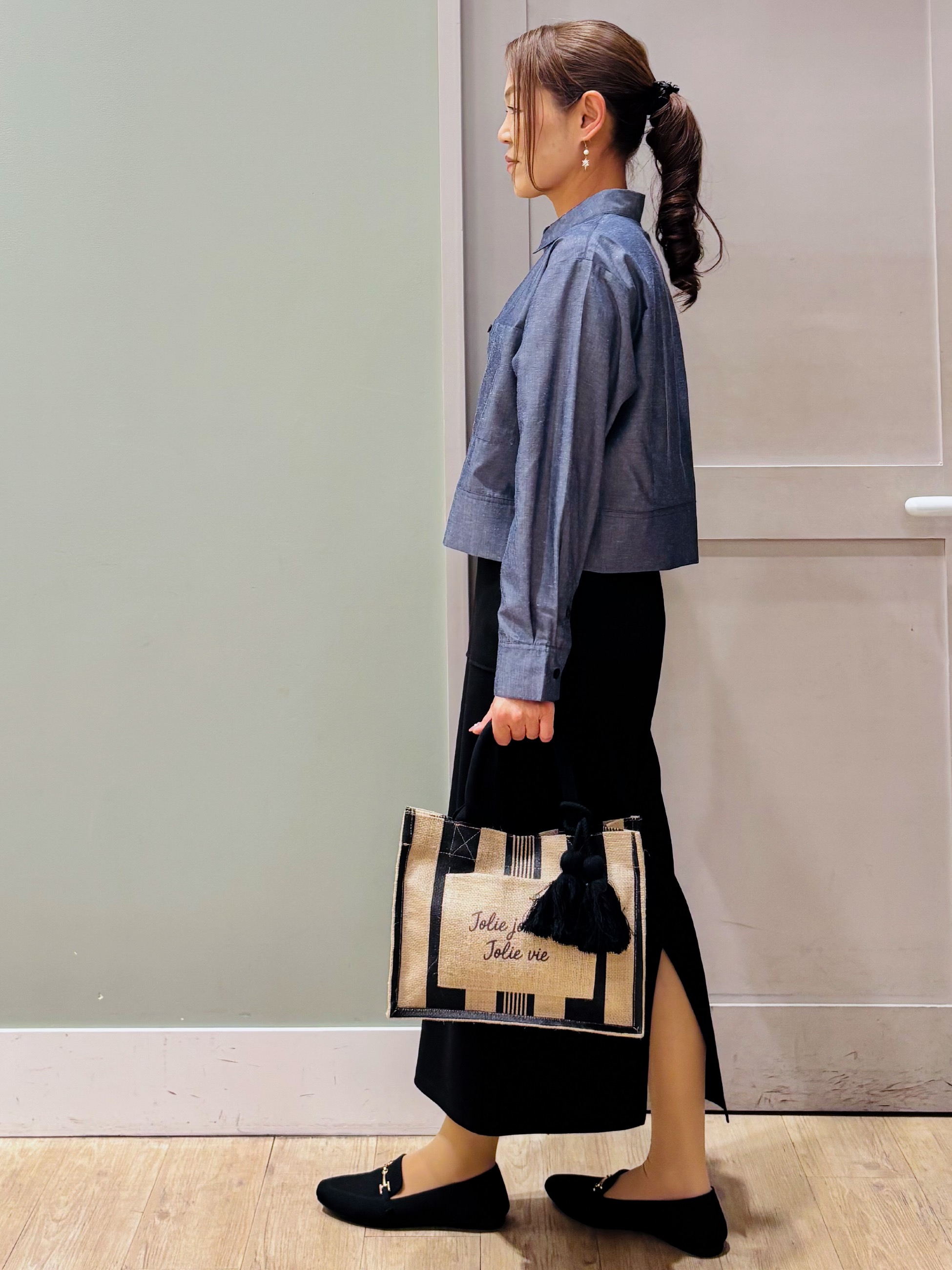 Komi☆さんの「grove｜【貴島明日香さん着用／イージーケア／接触冷感】麻混クロップドシャツ」を使ったコーディネート