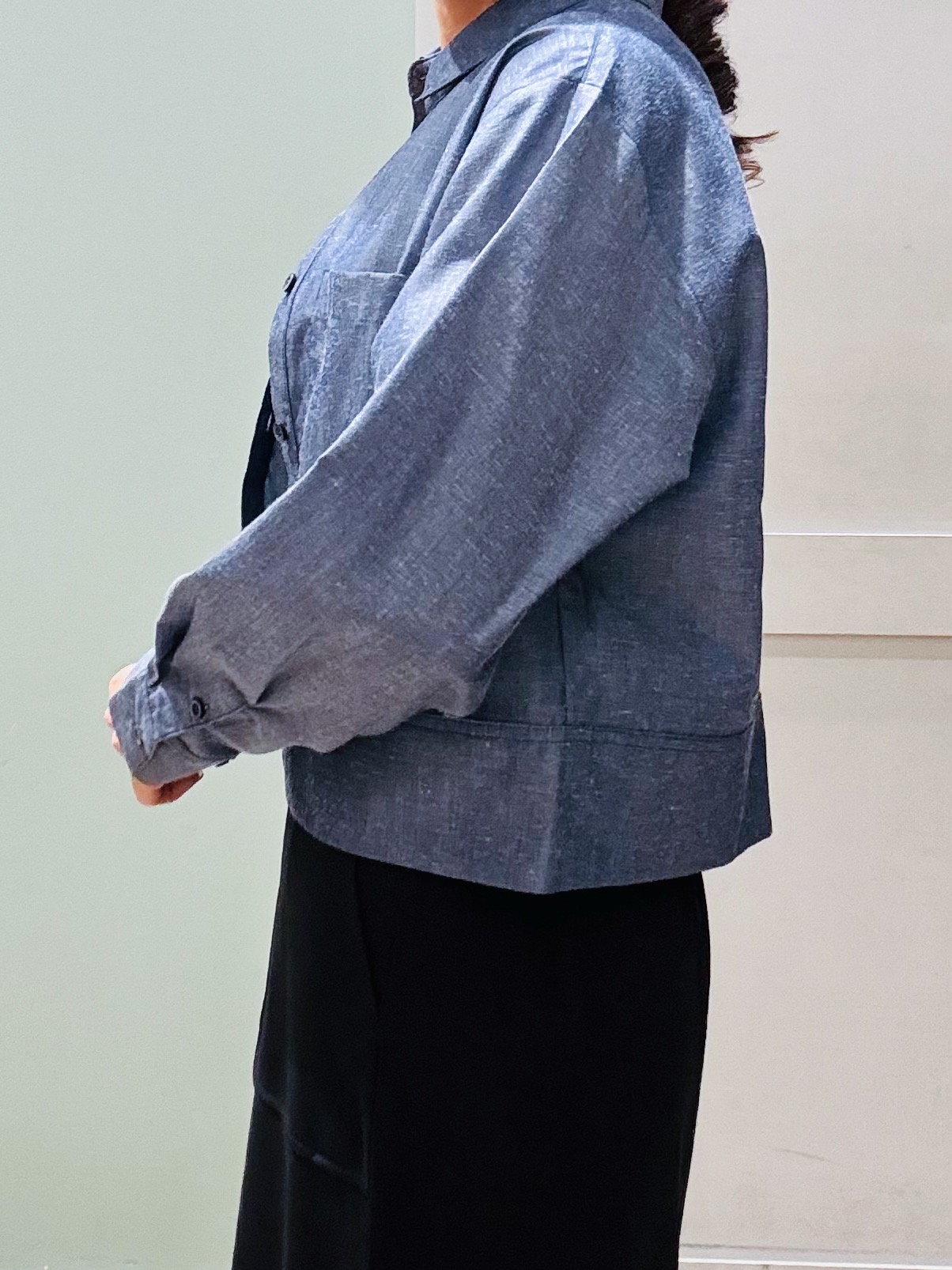 Komi☆さんの「grove｜【貴島明日香さん着用／イージーケア／接触冷感】麻混クロップドシャツ」を使ったコーディネート