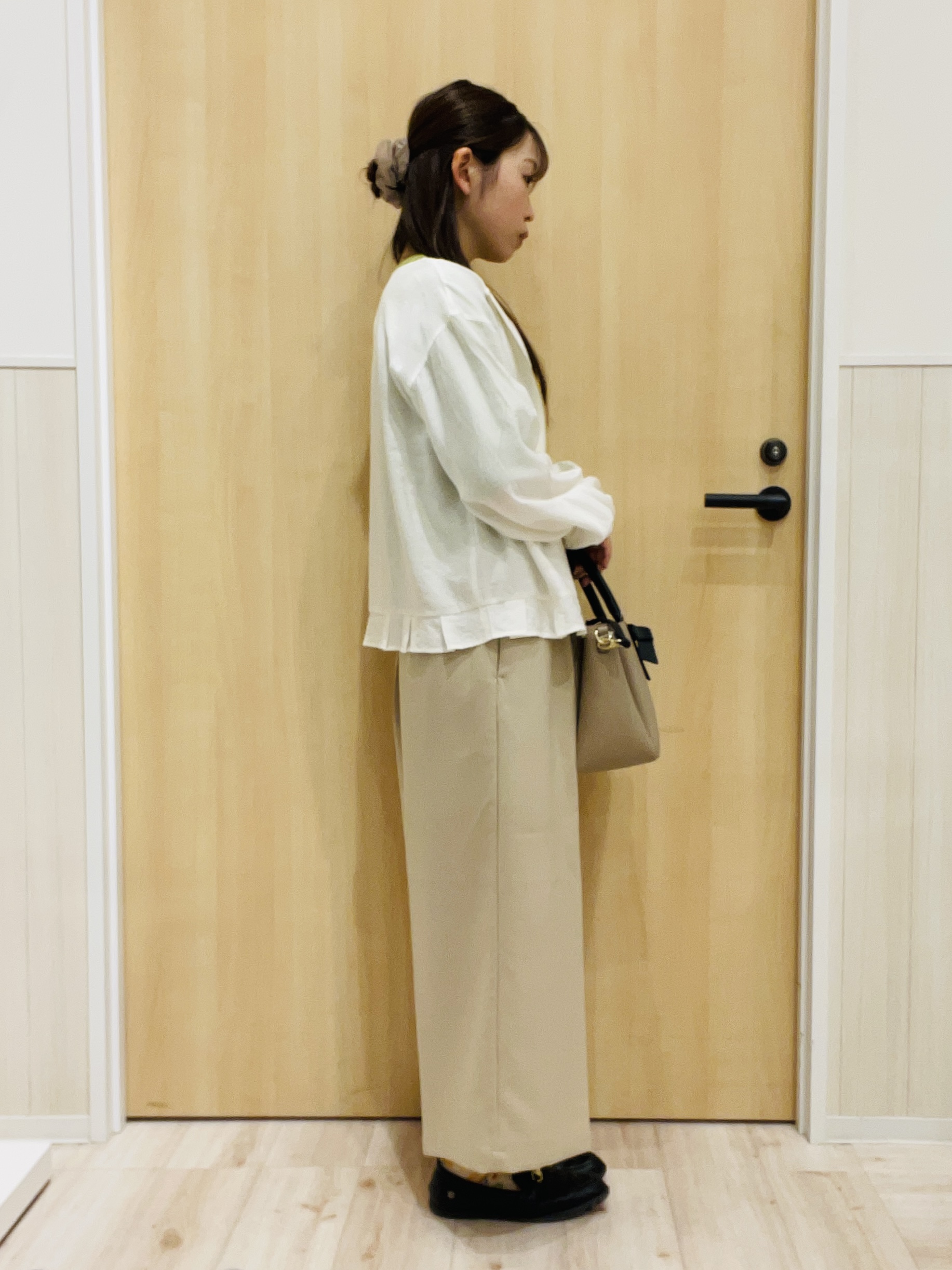 minamiさんの「SHOO･LA･RUE｜【毎日洗える/S-LL/ひんやり/UV】上半身すっきり 二の腕見せない5分袖ニット」を使ったコーディネート