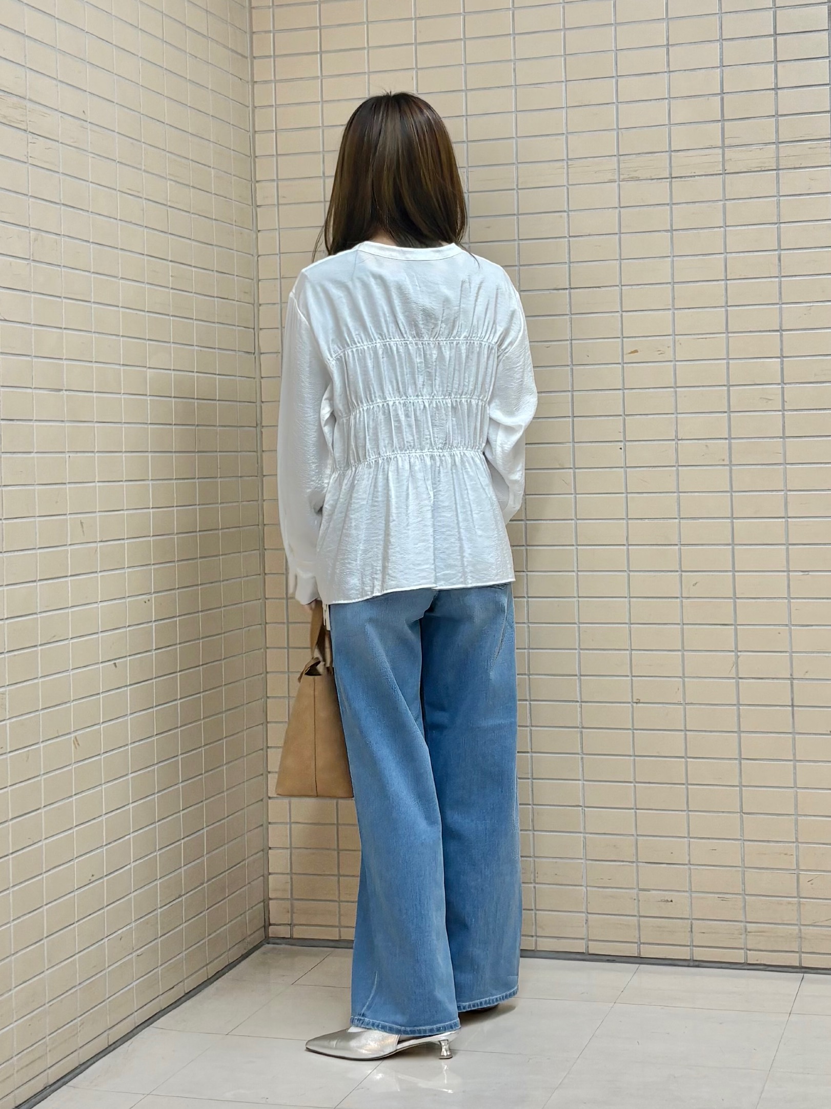kyokaさんの「UNTITLED｜【着映え/洗える】リラックスシャーリングブラウス」を使ったコーディネート