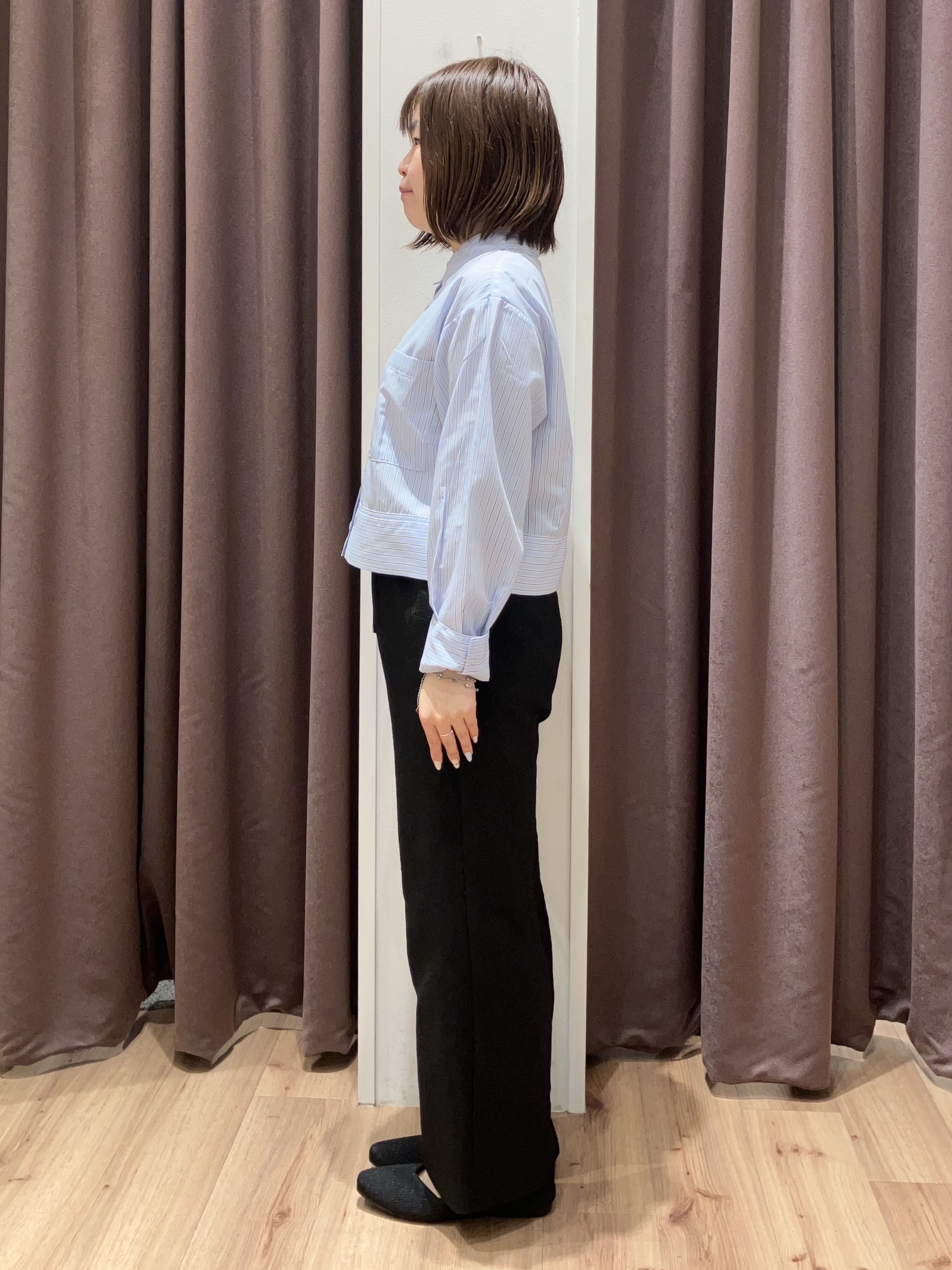 みちゃさんの「grove｜【貴島明日香さん着用／イージーケア／接触冷感】麻混クロップドシャツ」を使ったコーディネート