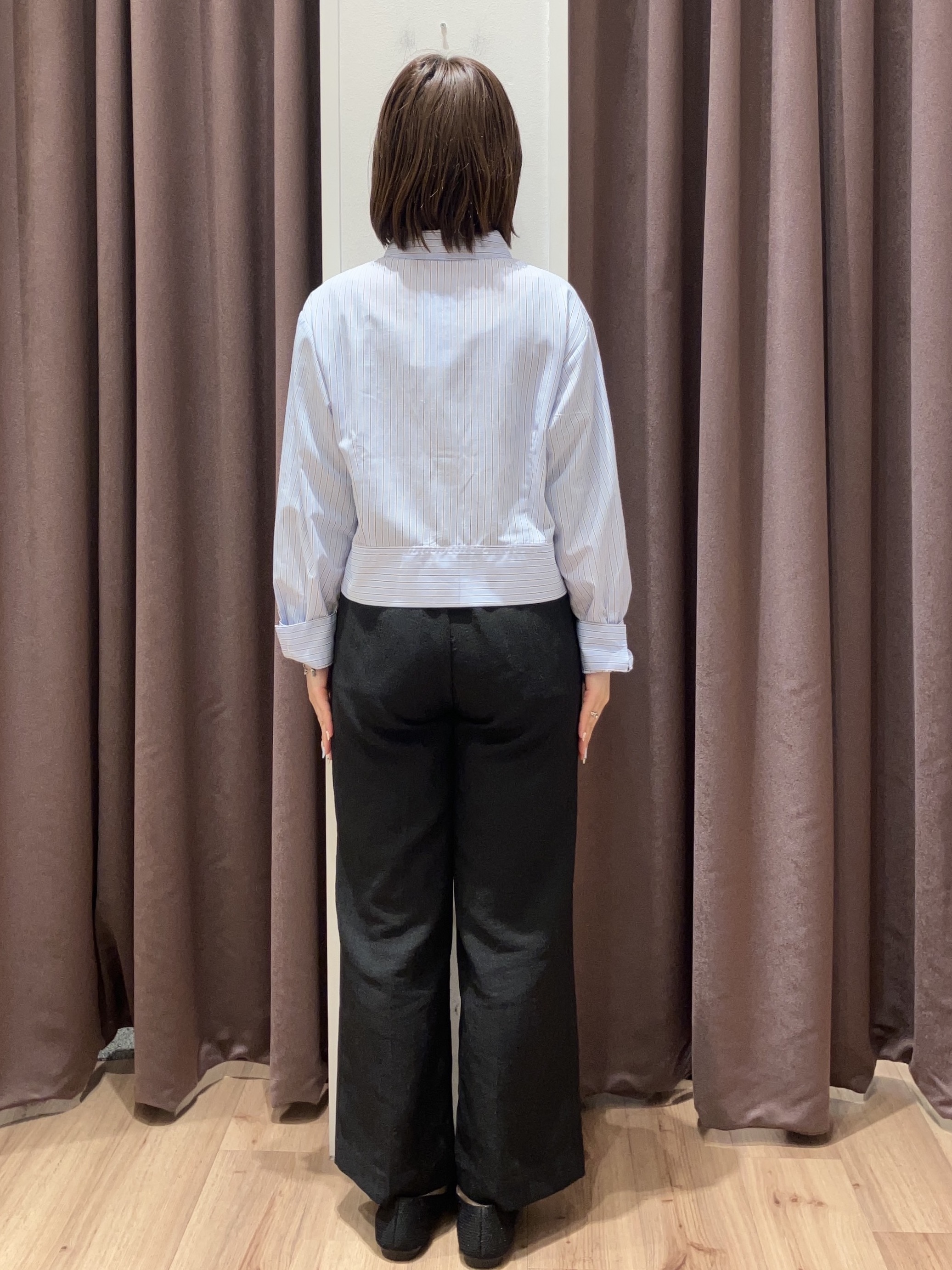 みちゃさんの「grove｜【貴島明日香さん着用／イージーケア／接触冷感】麻混クロップドシャツ」を使ったコーディネート