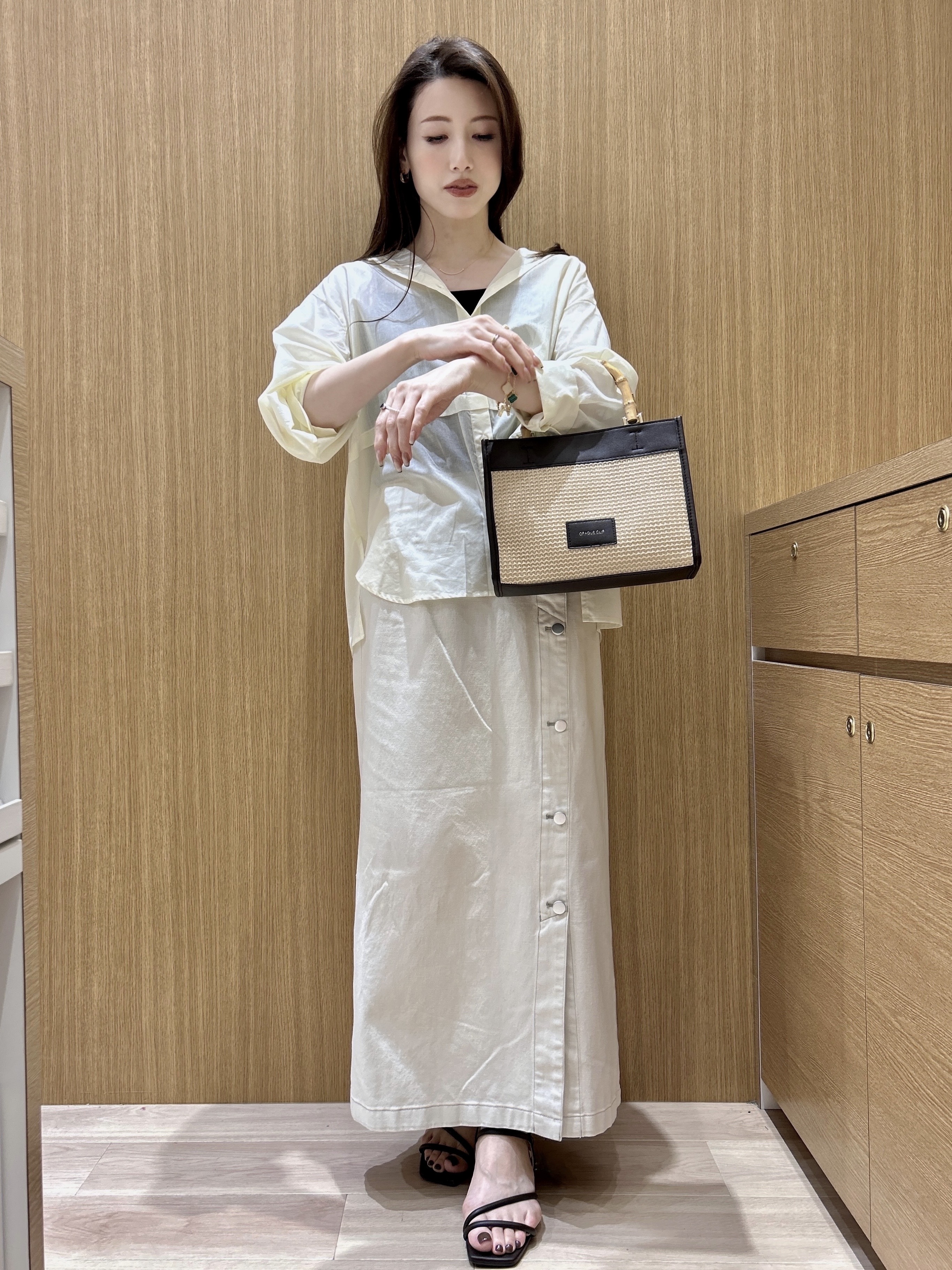 maiさんの「OPAQUE.CLIP｜シアーローンシャツ【洗濯機OK】」を使ったコーディネート
