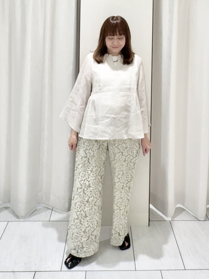 ʏᴜᴋɪᴋᴏさんの「UNTITLED｜【接触冷感/麻混/洗える】ドライタッチキーネックブラウス」を使ったコーディネート