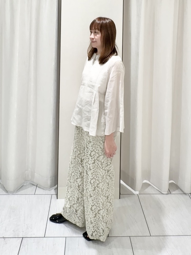 ʏᴜᴋɪᴋᴏさんの「UNTITLED｜【接触冷感/麻混/洗える】ドライタッチキーネックブラウス」を使ったコーディネート