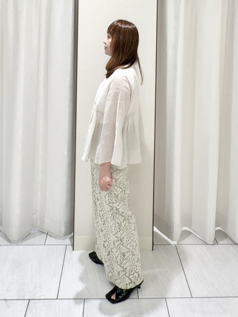 ʏᴜᴋɪᴋᴏさんの「UNTITLED｜【接触冷感/麻混/洗える】ドライタッチキーネックブラウス」を使ったコーディネート