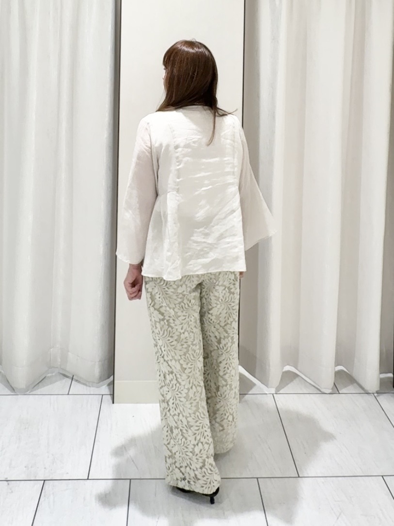 ʏᴜᴋɪᴋᴏさんの「UNTITLED｜【接触冷感/麻混/洗える】ドライタッチキーネックブラウス」を使ったコーディネート