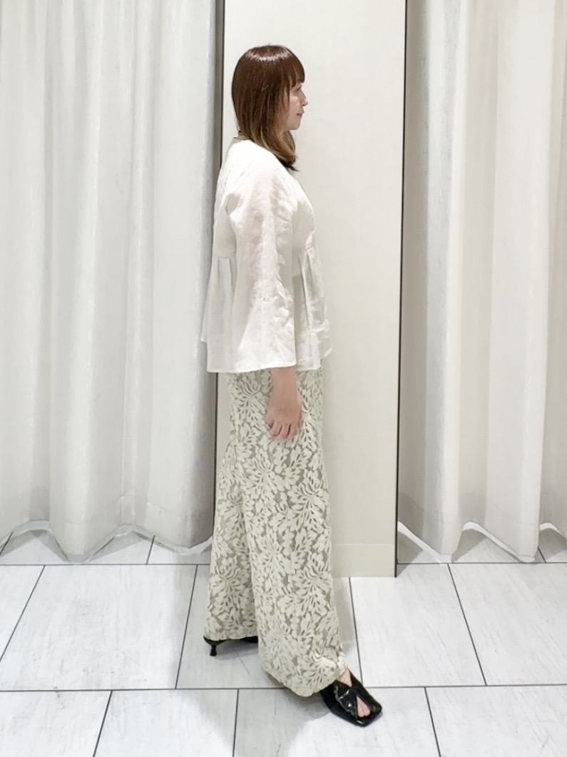 ʏᴜᴋɪᴋᴏさんの「UNTITLED｜【接触冷感/麻混/洗える】ドライタッチキーネックブラウス」を使ったコーディネート