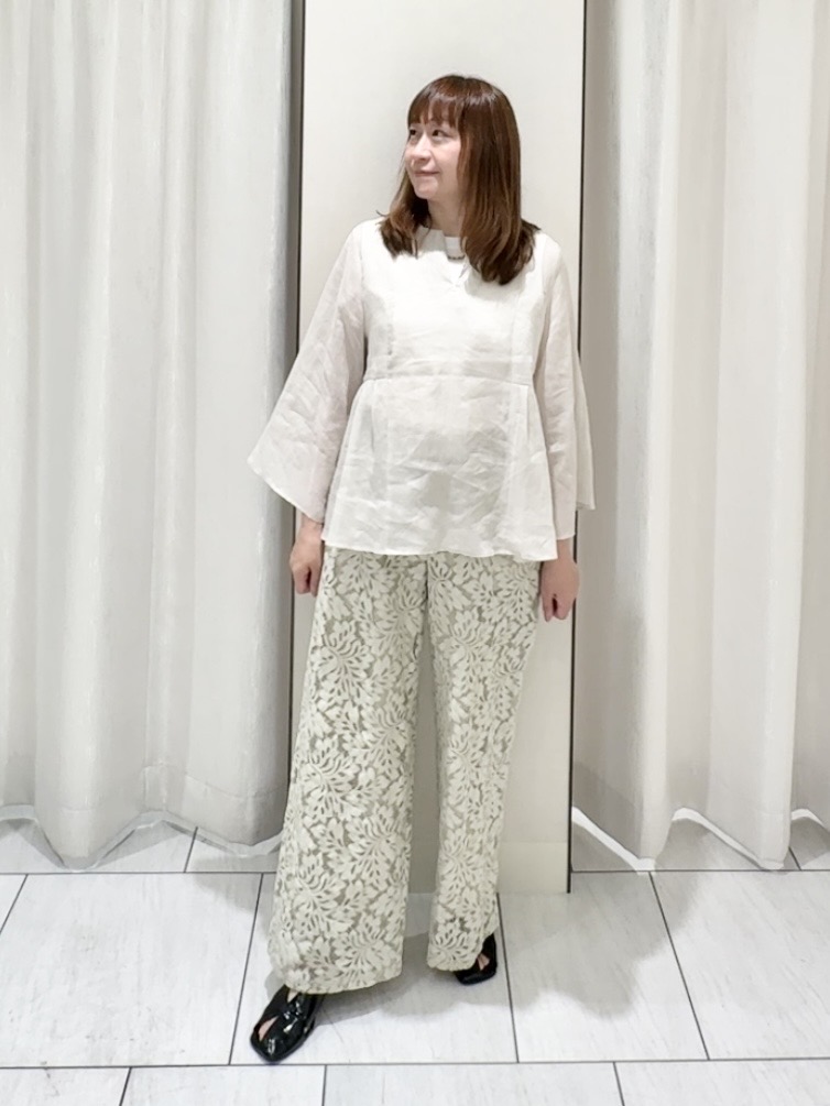 ʏᴜᴋɪᴋᴏさんの「UNTITLED｜【接触冷感/麻混/洗える】ドライタッチキーネックブラウス」を使ったコーディネート