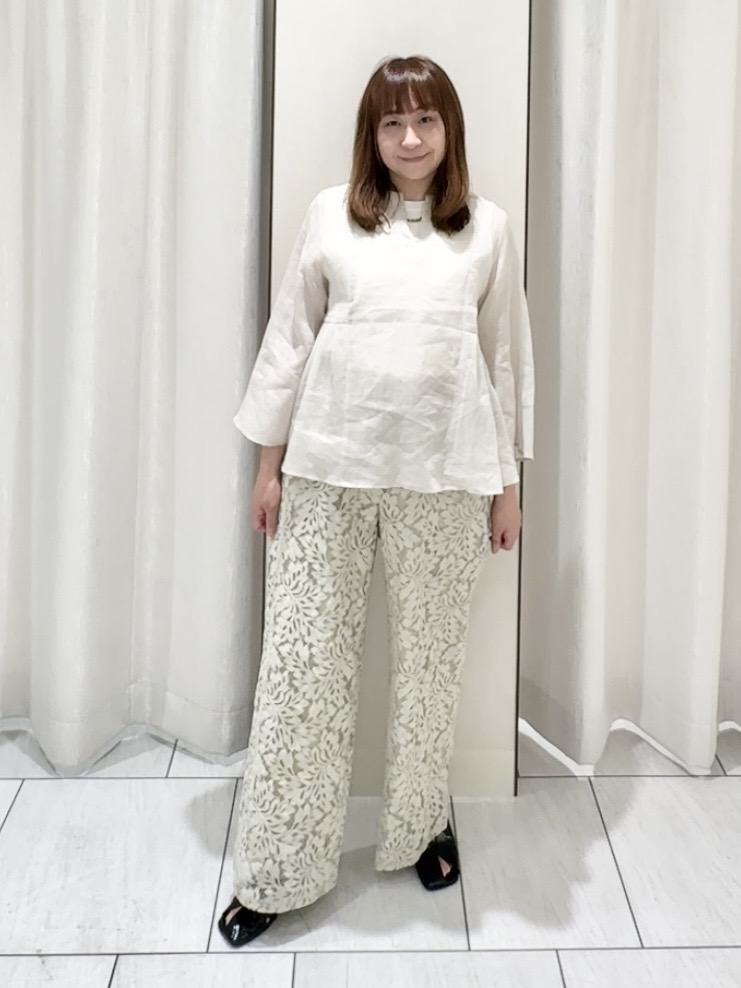 ʏᴜᴋɪᴋᴏさんの「UNTITLED｜【接触冷感/麻混/洗える】ドライタッチキーネックブラウス」を使ったコーディネート