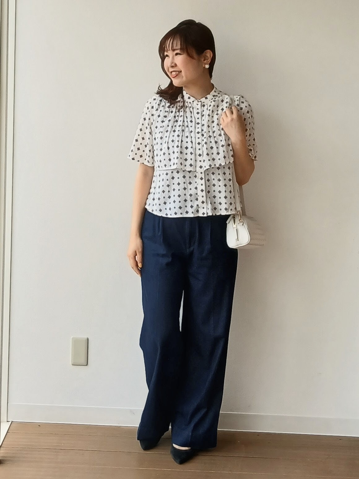 なみきさんの「UNTITLED｜【洗える/きれいめ柄】コモンプリントブラウス」を使ったコーディネート