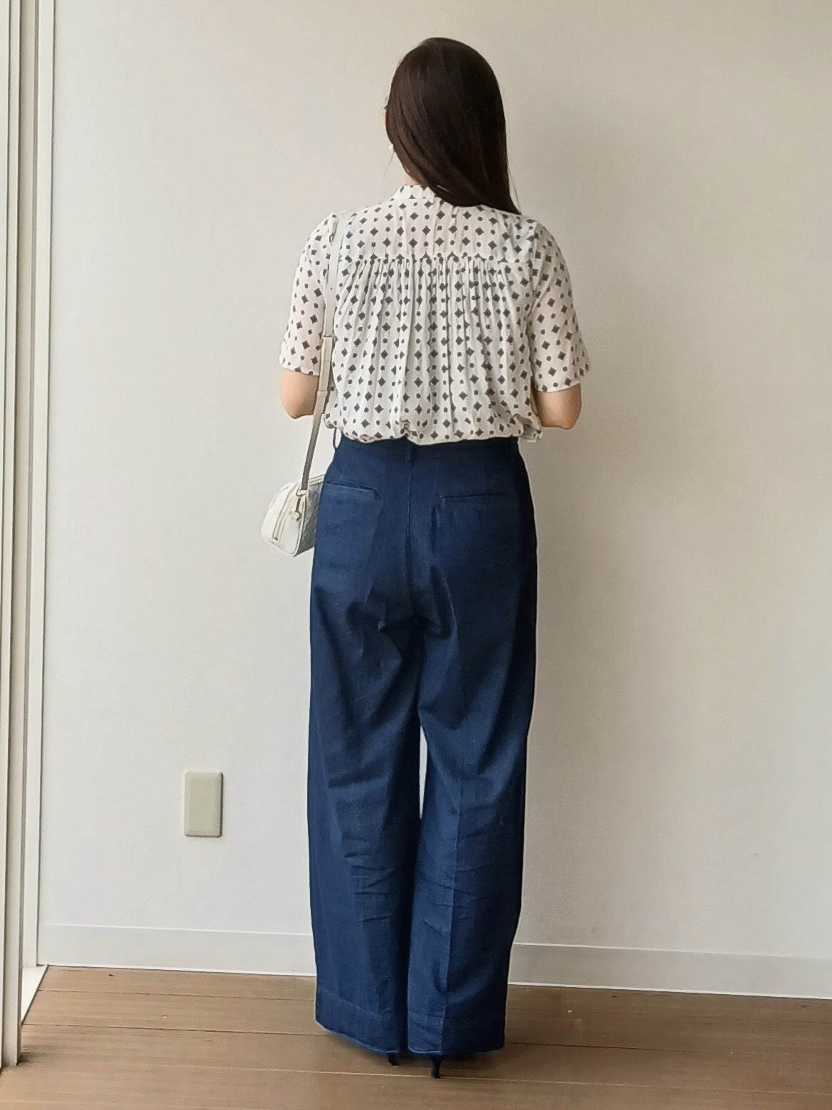 なみきさんの「UNTITLED｜【洗える/きれいめ柄】コモンプリントブラウス」を使ったコーディネート