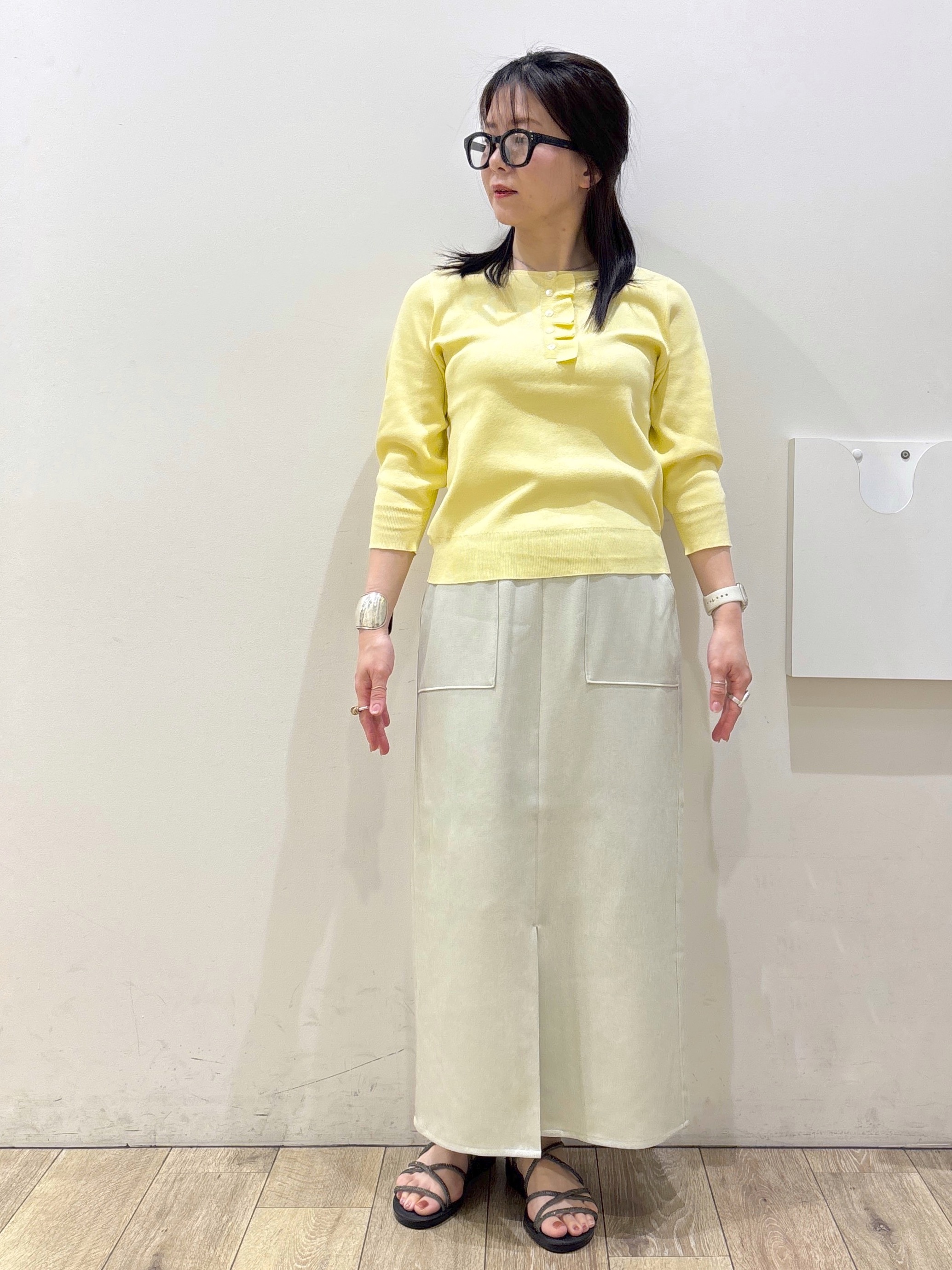 mameさんの「index｜フリルヘンリーネックニット【洗濯機OK／抗ピル】」を使ったコーディネート