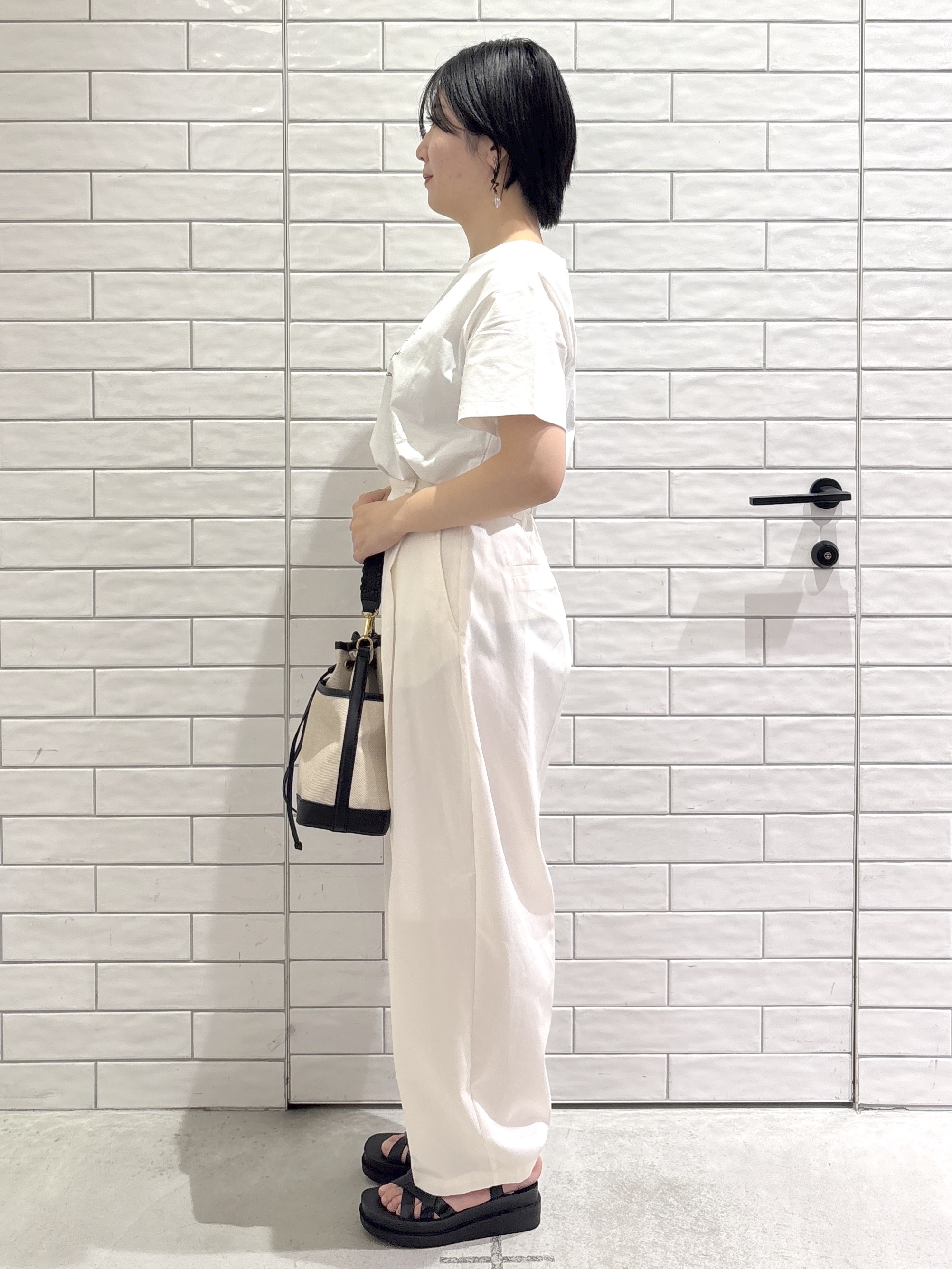 ayumiさんの「OPAQUE.CLIP｜ロゴプリント＆刺繍Tシャツ【洗濯機OK】」を使ったコーディネート