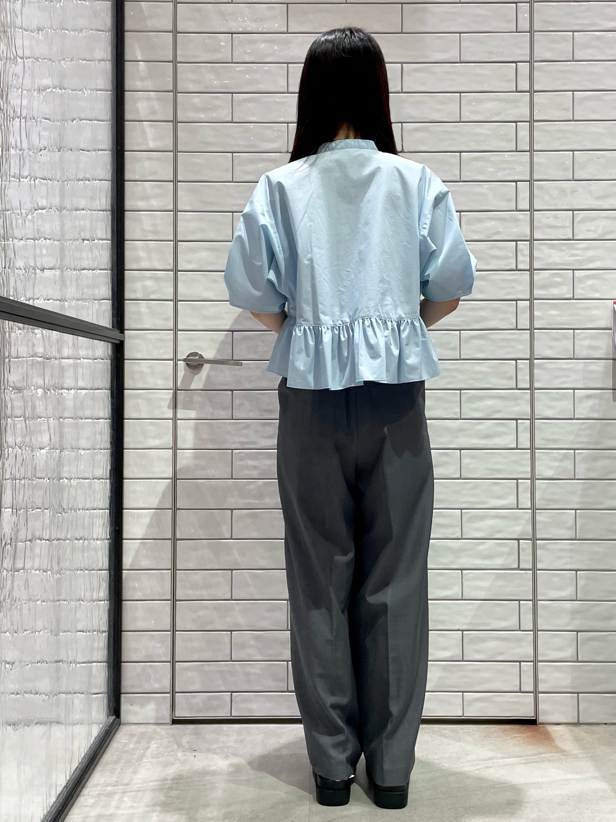 ayakaさんの「OPAQUE.CLIP｜フリルペプラムシャツブラウス【洗濯機OK】」を使ったコーディネート
