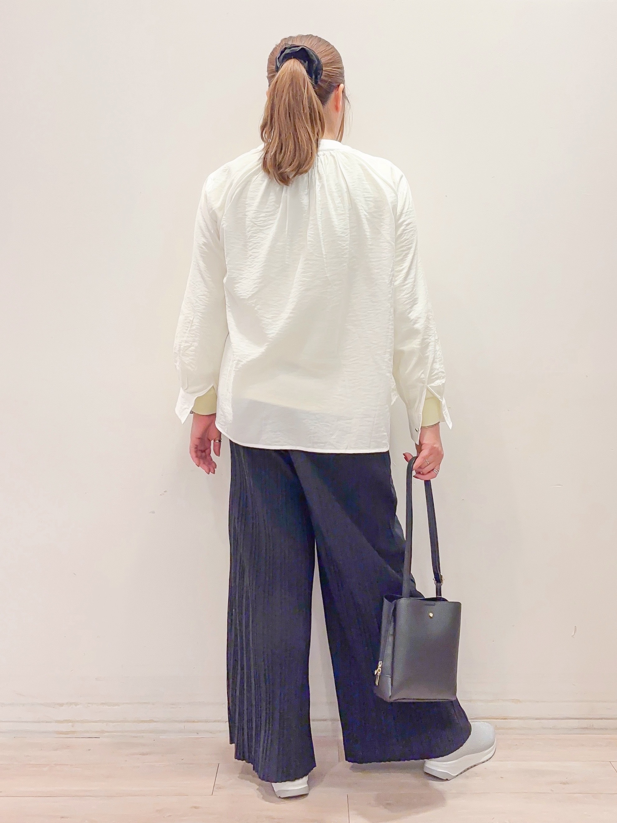 naoさんの「SHOO･LA･RUE｜【S-LL/体型カバー/Aライン】身体のラインを拾いにくい シアーシャツカーディガン」を使ったコーディネート