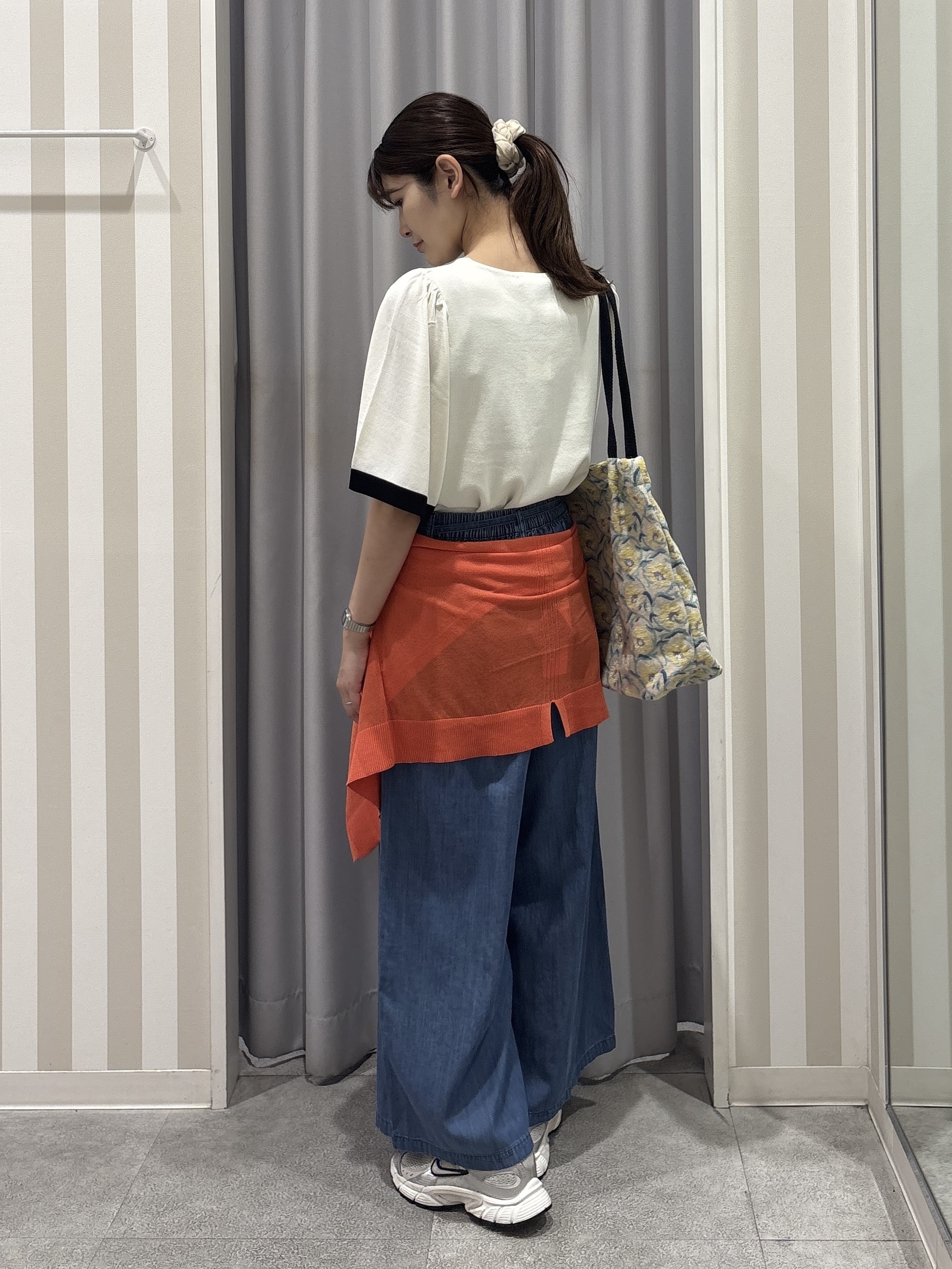 Rikaさんの「SHOO･LA･RUE｜【毎日洗える/ひんやり/UV/S-LL】二の腕かくせる フレアスリーブひらり5分袖ニット」を使ったコーディネート