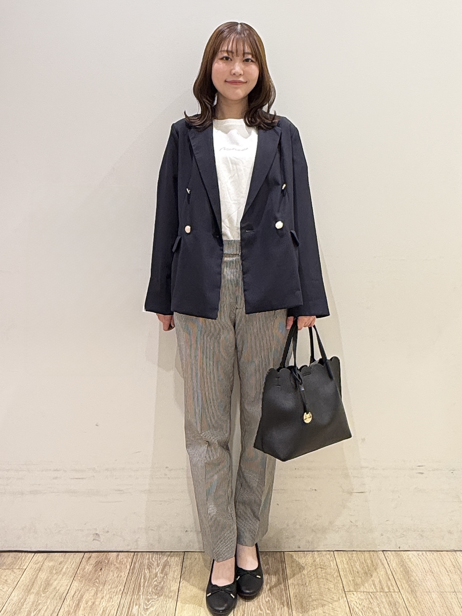 MOMOさんの「index｜【UVケア／接触冷感】フロントロゴ刺繍Tシャツ《洗濯機OK／S-3L／7col》」を使ったコーディネート