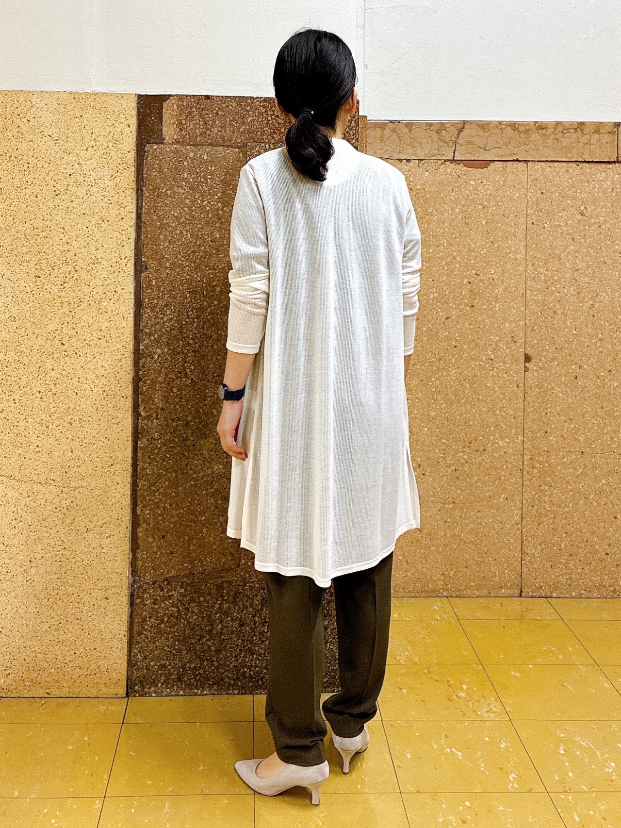 hattoriさんの「INDIVI｜【洗える／アンサンブル可能】シアースストライプカーディガン」を使ったコーディネート