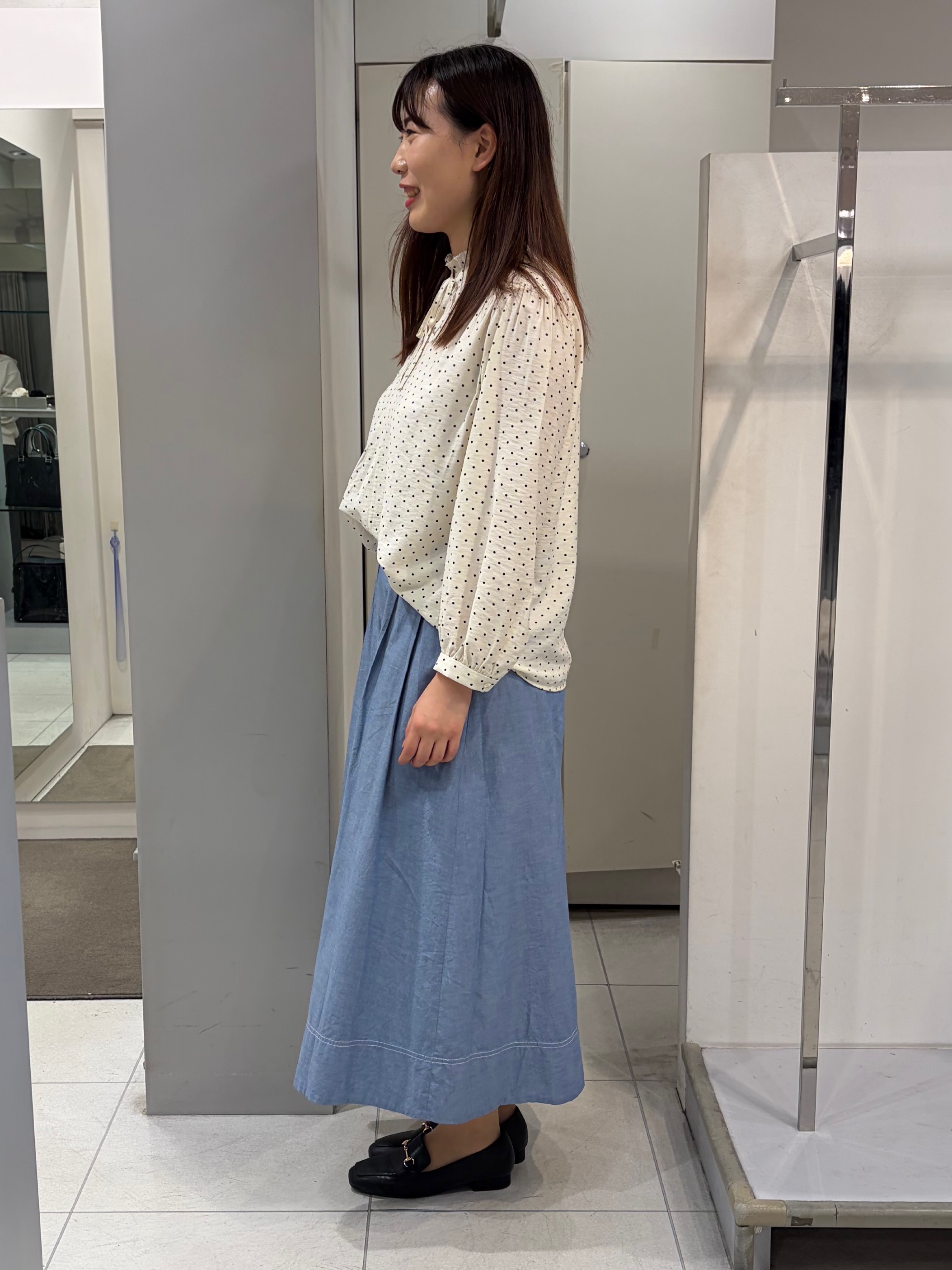 AZUSAさんの「Reflect｜【セットアップ可】ドット柄ワッシャーブラウス」を使ったコーディネート