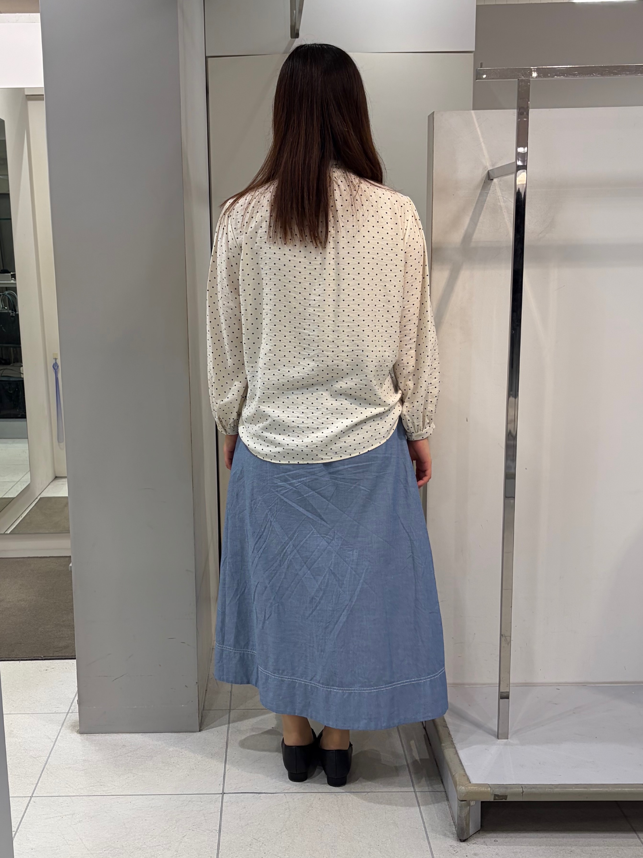 AZUSAさんの「Reflect｜【セットアップ可】ドット柄ワッシャーブラウス」を使ったコーディネート