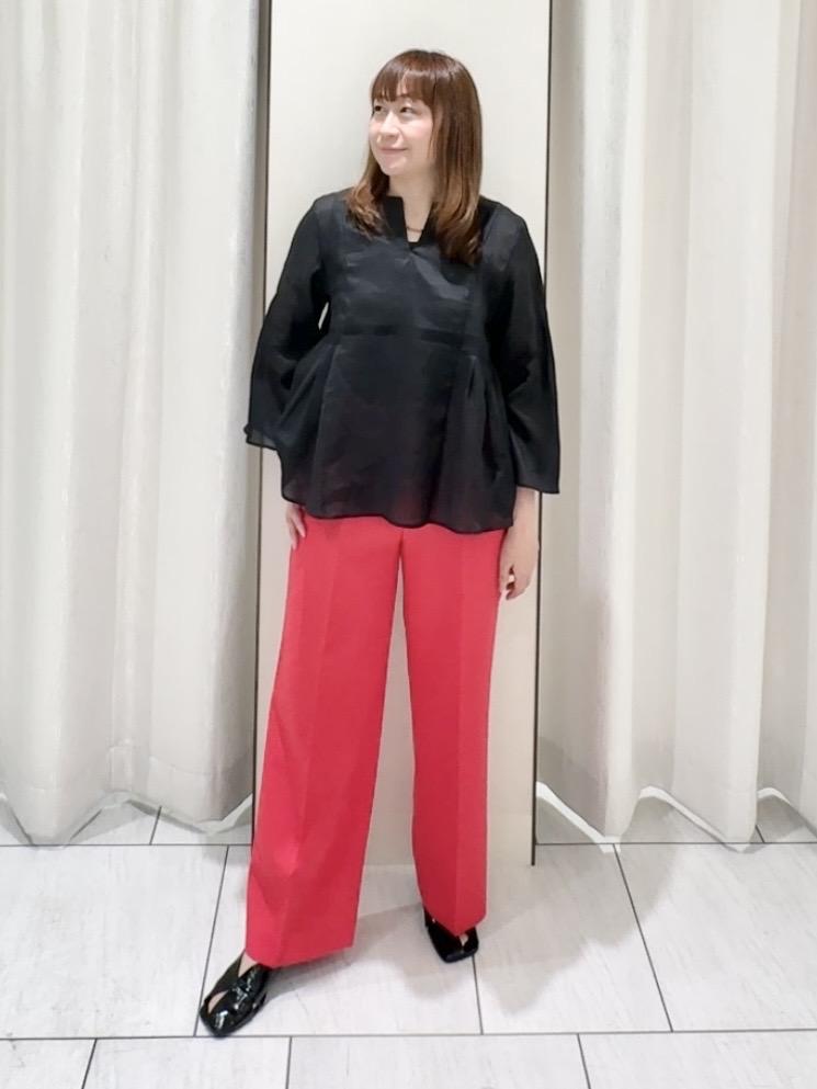 ʏᴜᴋɪᴋᴏさんの「UNTITLED｜【接触冷感/麻混/洗える】ドライタッチキーネックブラウス」を使ったコーディネート