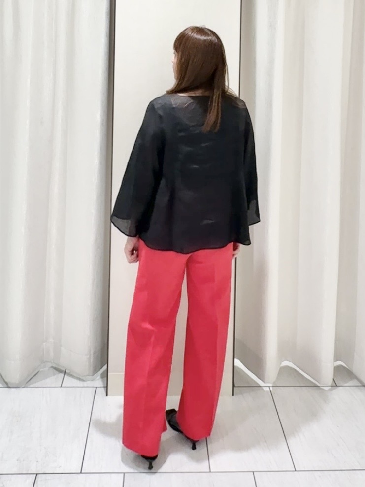 ʏᴜᴋɪᴋᴏさんの「UNTITLED｜【接触冷感/麻混/洗える】ドライタッチキーネックブラウス」を使ったコーディネート
