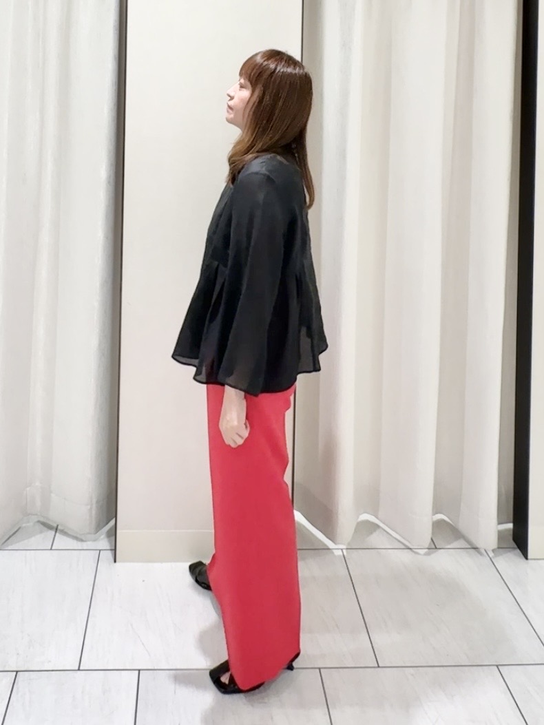 ʏᴜᴋɪᴋᴏさんの「UNTITLED｜【接触冷感/麻混/洗える】ドライタッチキーネックブラウス」を使ったコーディネート