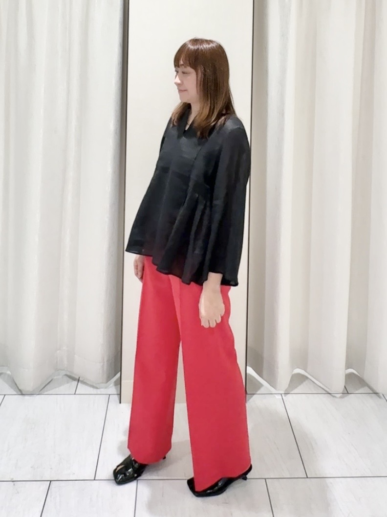ʏᴜᴋɪᴋᴏさんの「UNTITLED｜【接触冷感/麻混/洗える】ドライタッチキーネックブラウス」を使ったコーディネート